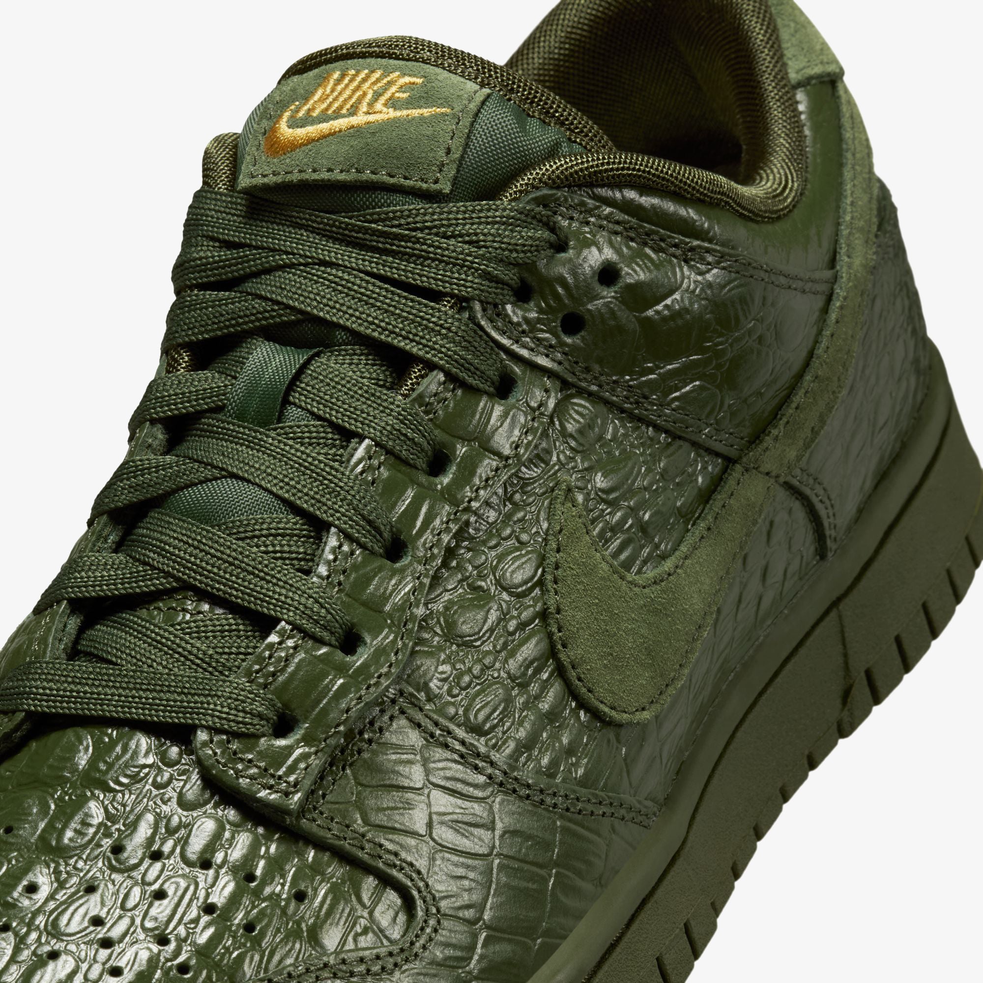Dunk Low 'Crocodile' (W)