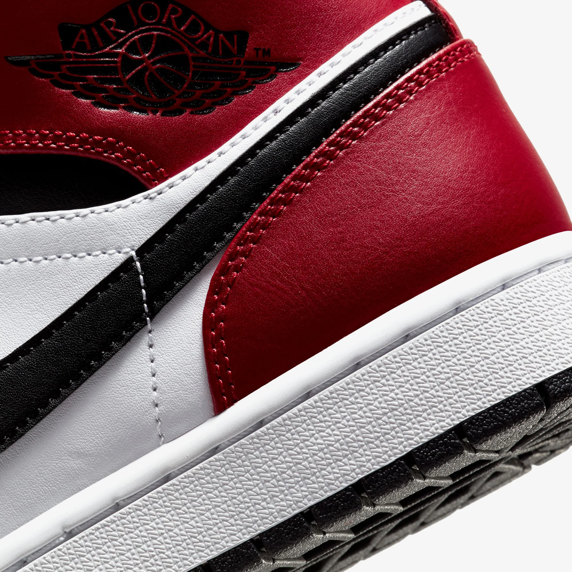 Air Jordan 1 Mid 'Chicago Toe' - WUNDER