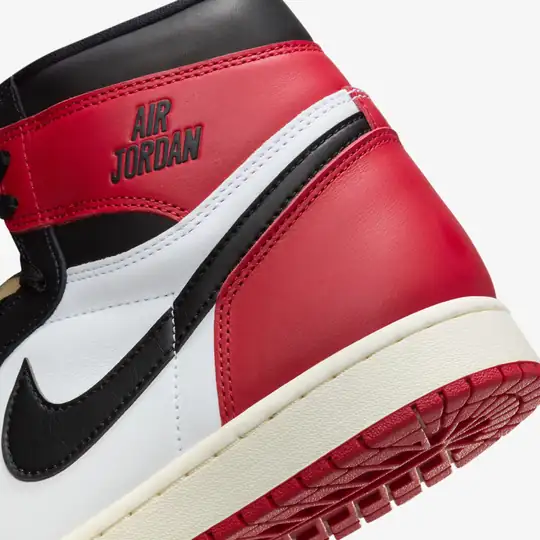 Air Jordan 1 Retro High OG 'Black Toe Reimagined' - Görsel 9