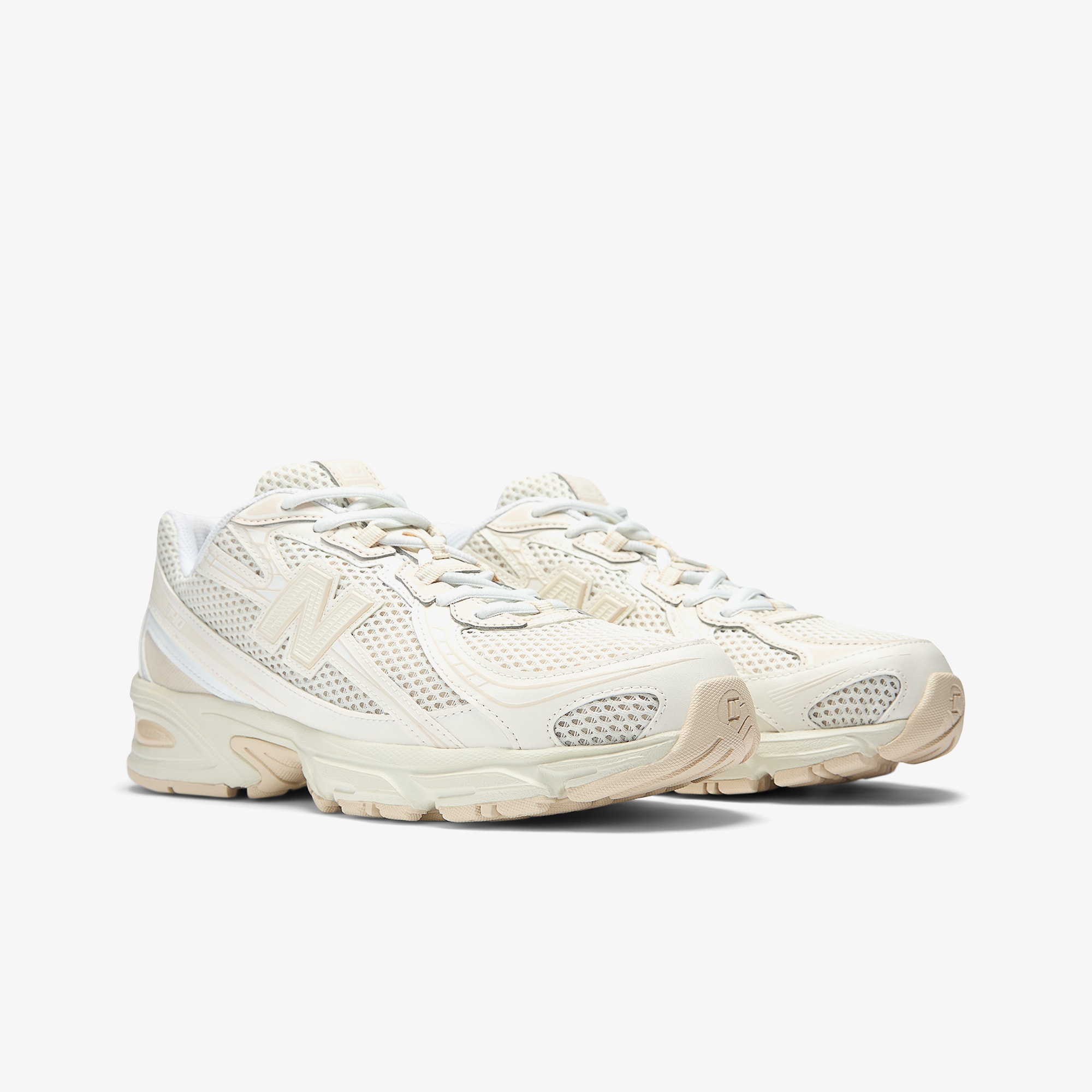 740v2 'Bisque Angora'