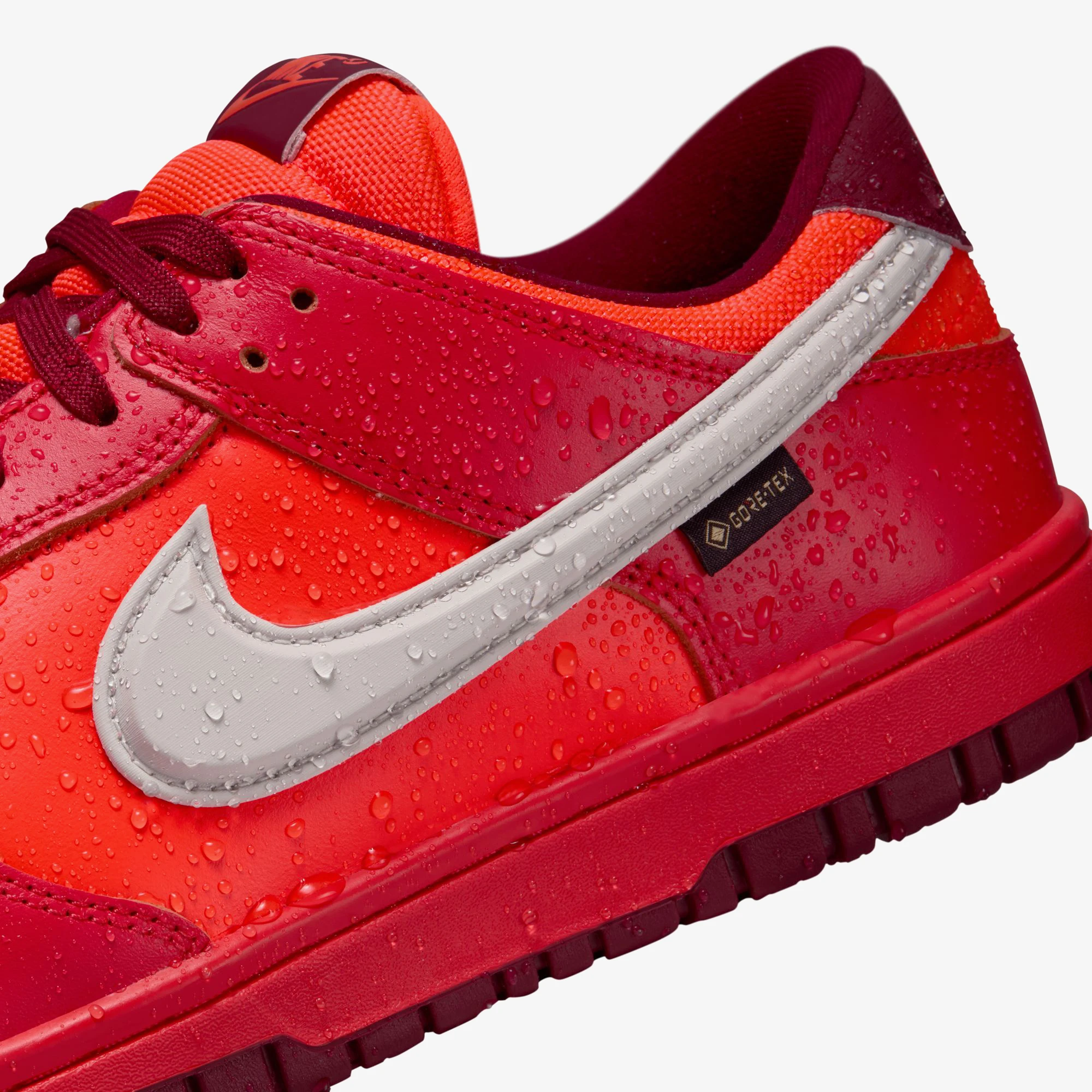 Nike Dunk Low GORE-TEX 'Crimson' - WUNDER