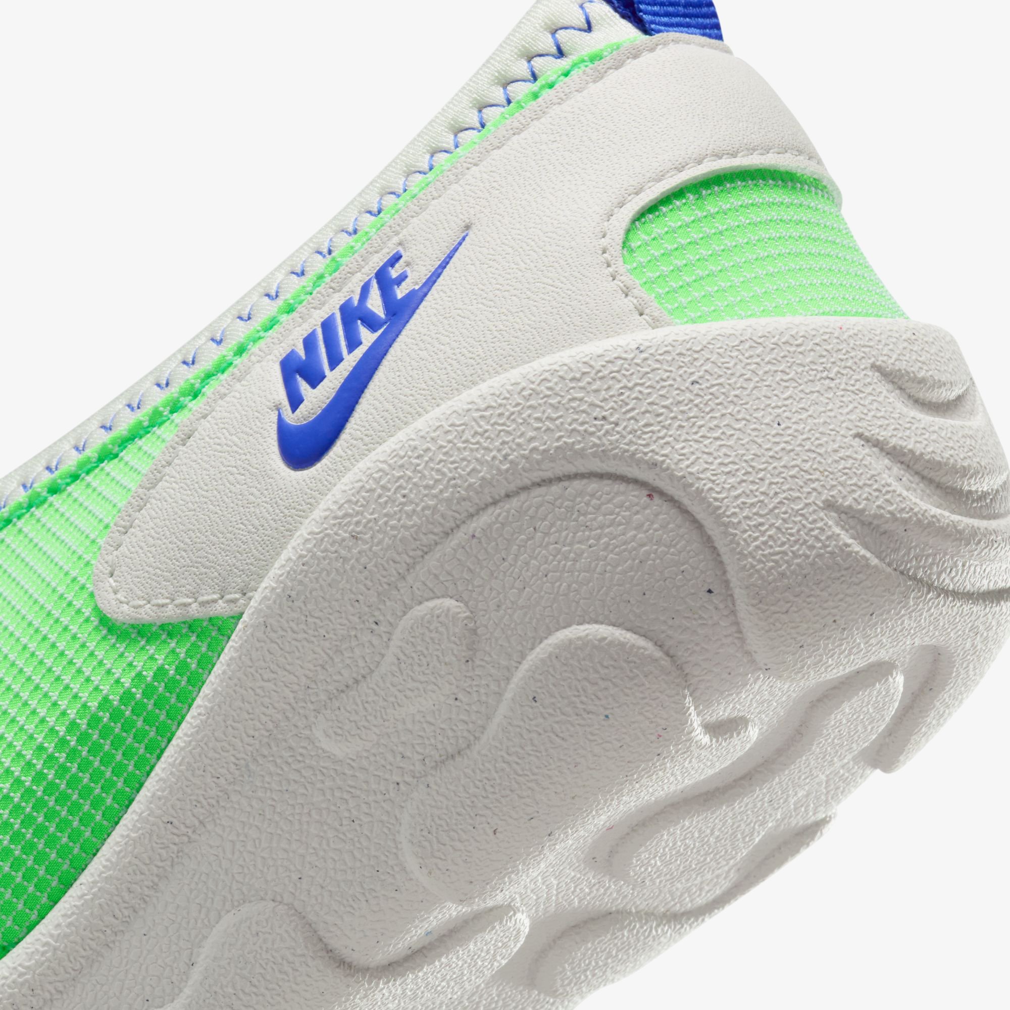 Aqua Turf 'Green Strike'