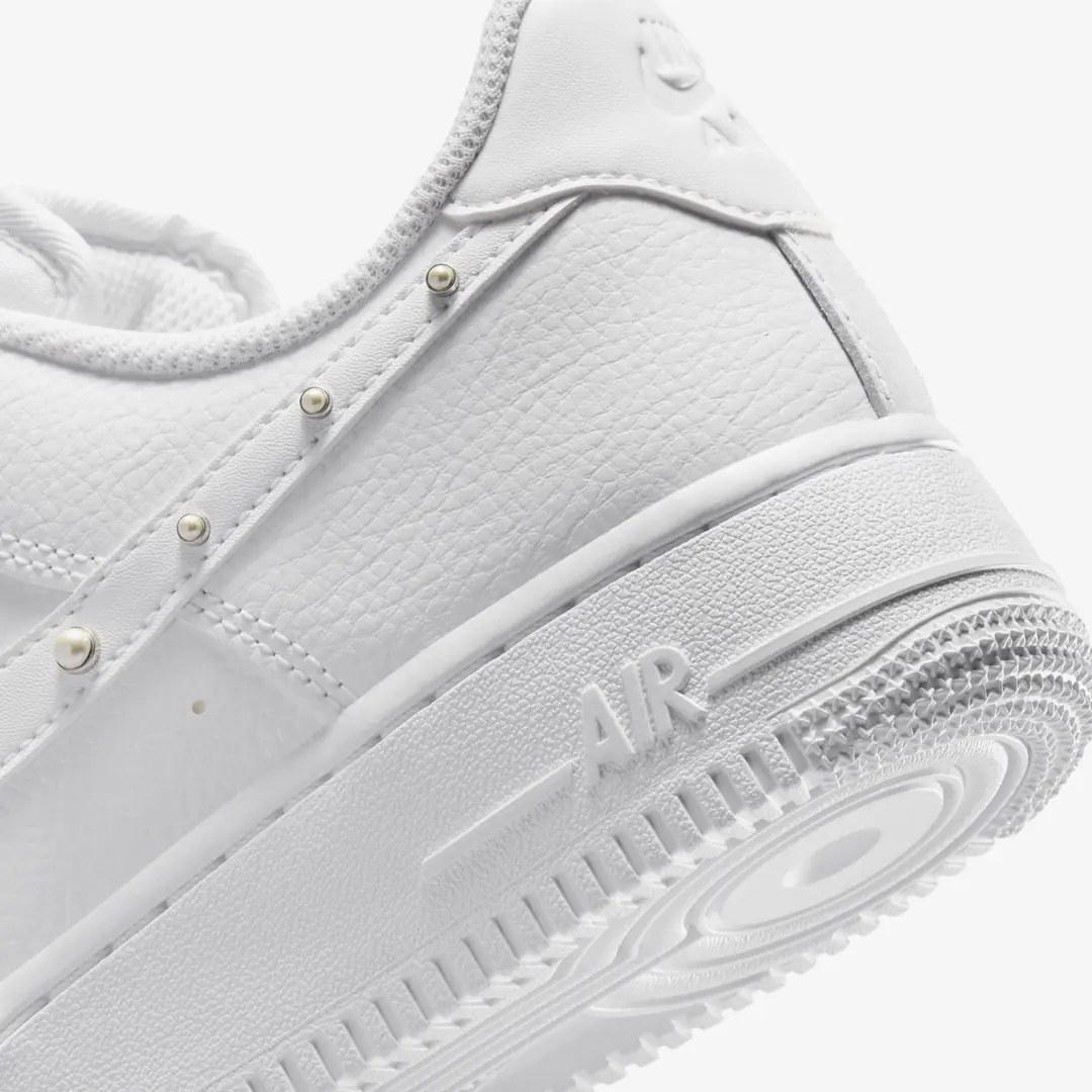 NIKE ナイキ エアフォース1 LOW '07 ホワイト US12.5 Nike Air Force 1 Low '07 'White Pearl Swoosh' (W) - WUNDER