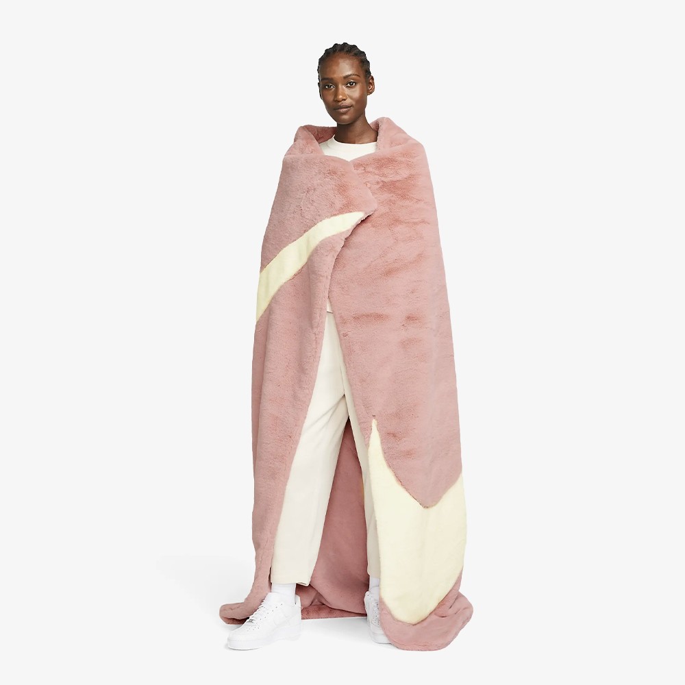 Swoosh Faux Fur Blanket 'Pink Oxford'