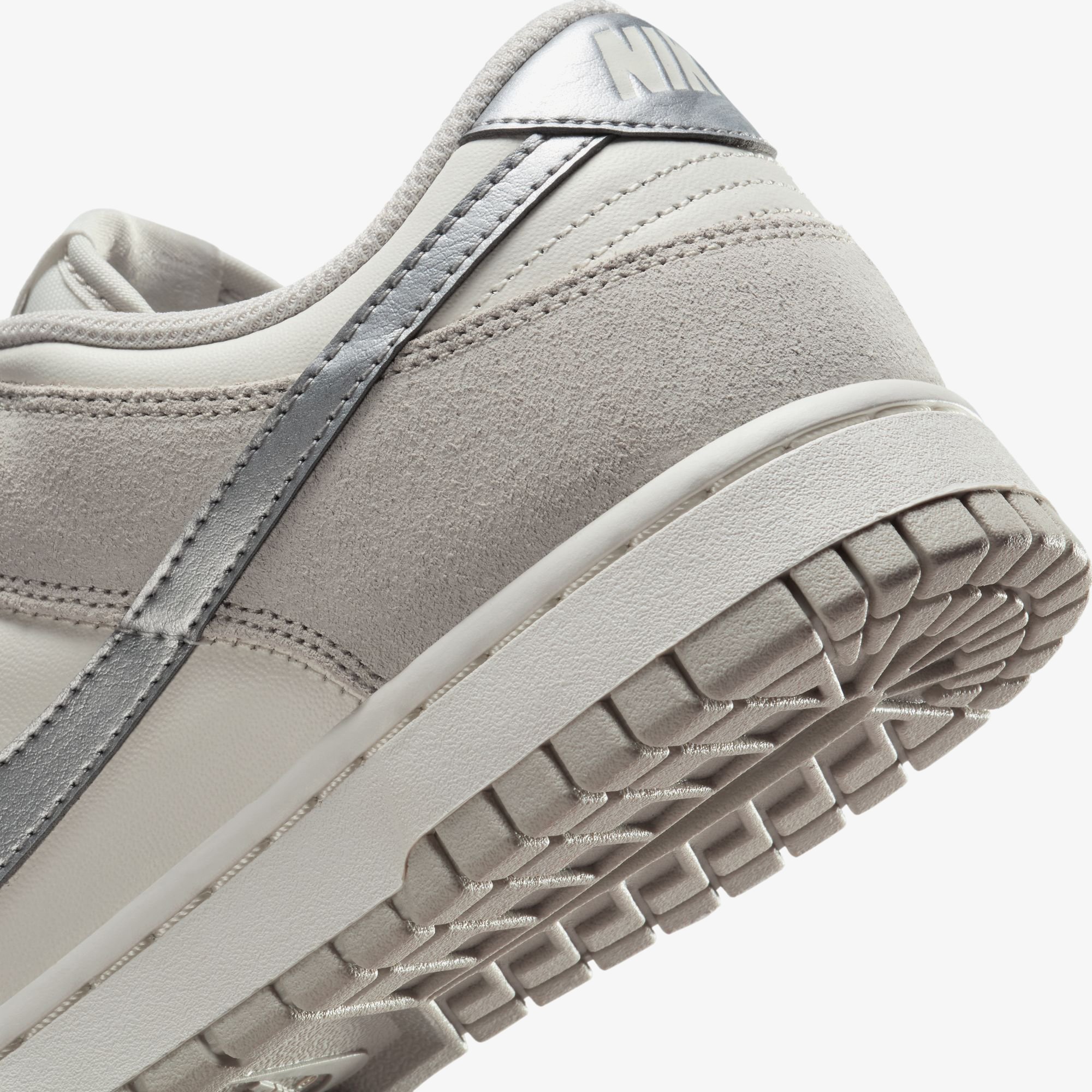 Dunk Low 'Silver Swoosh'