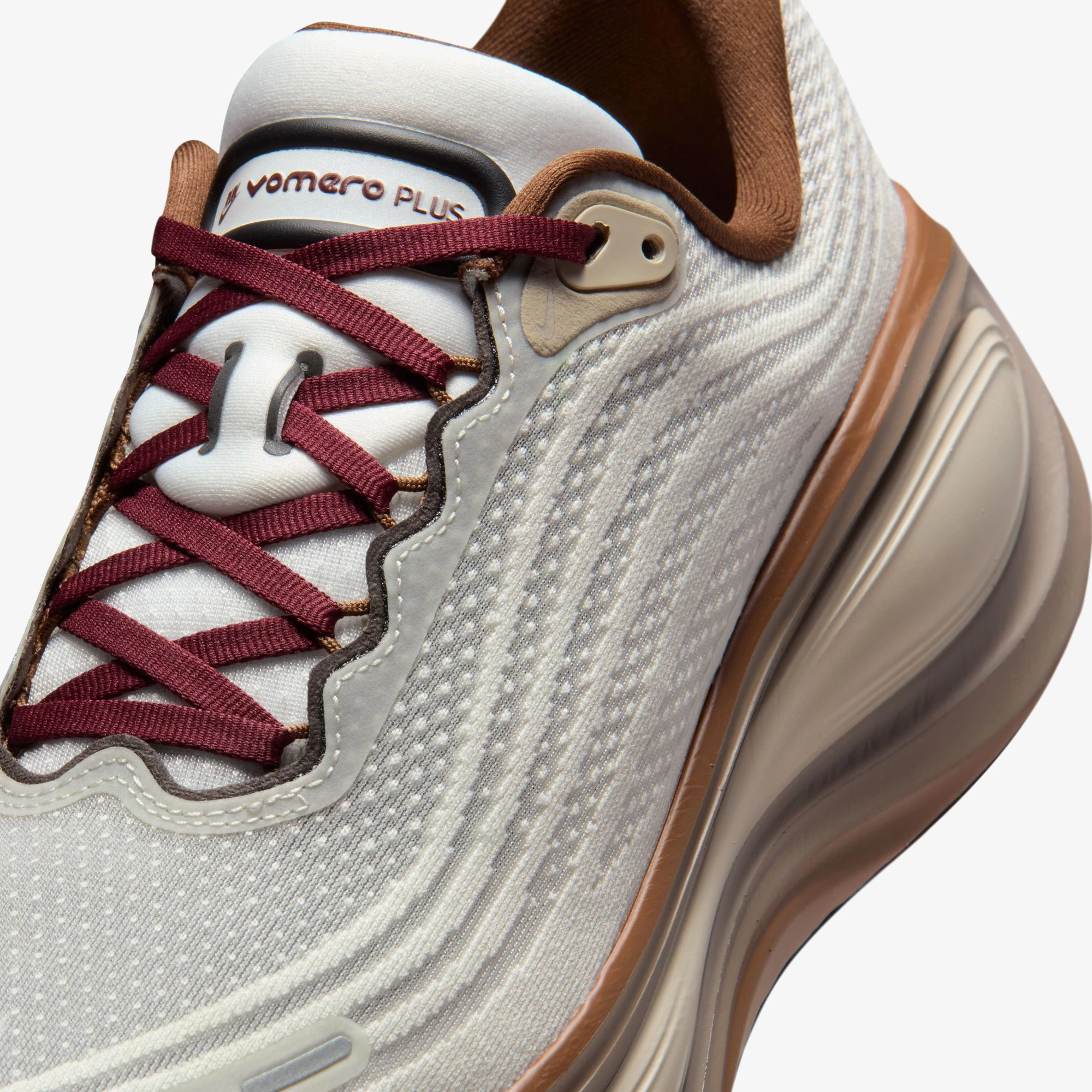 Vomero Plus 'Sail and Baroque Brown'