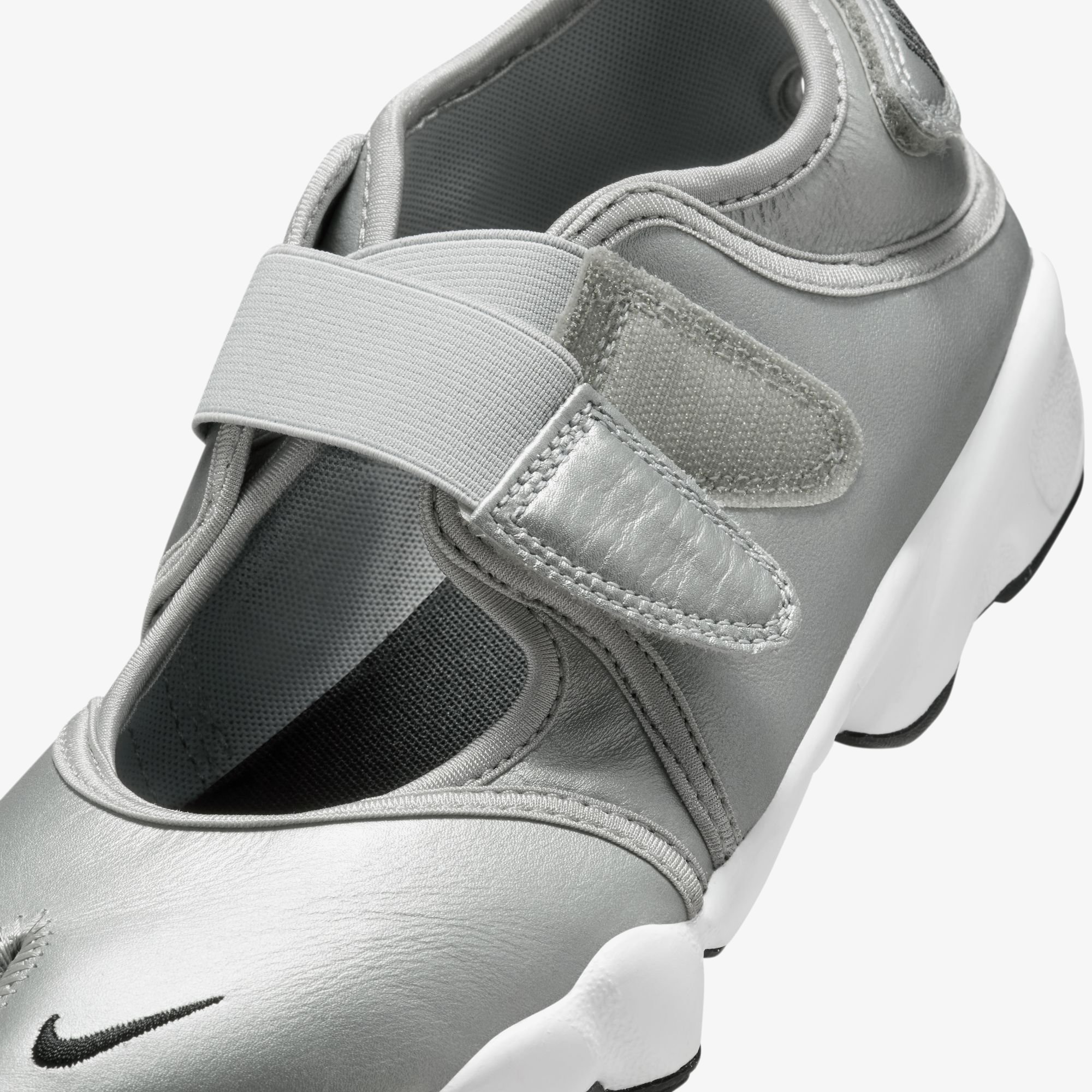 Air Rift Leather 'Metallic Silver Sail' (W)