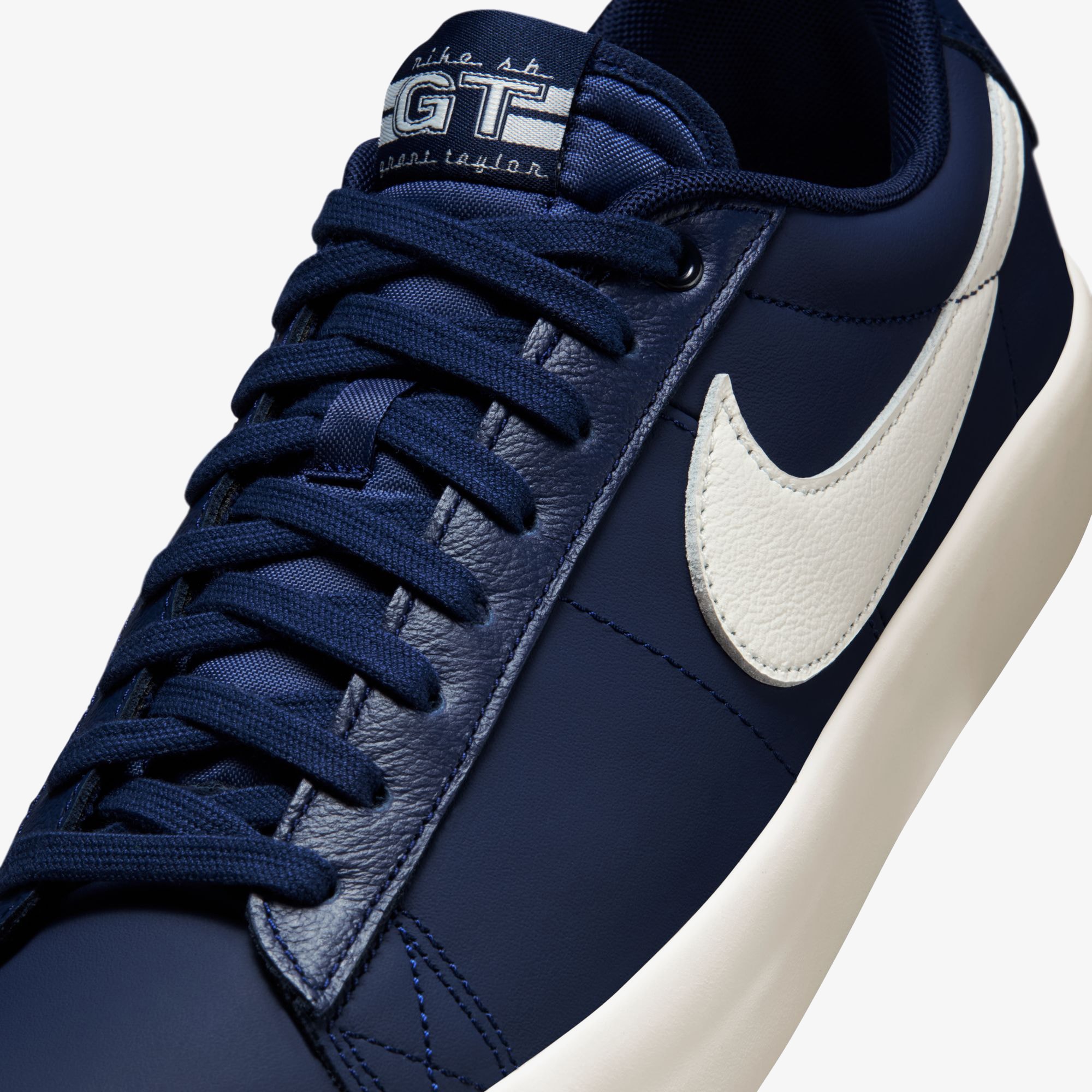 Nike SB Blazer Low Pro GT 'Blue Void'