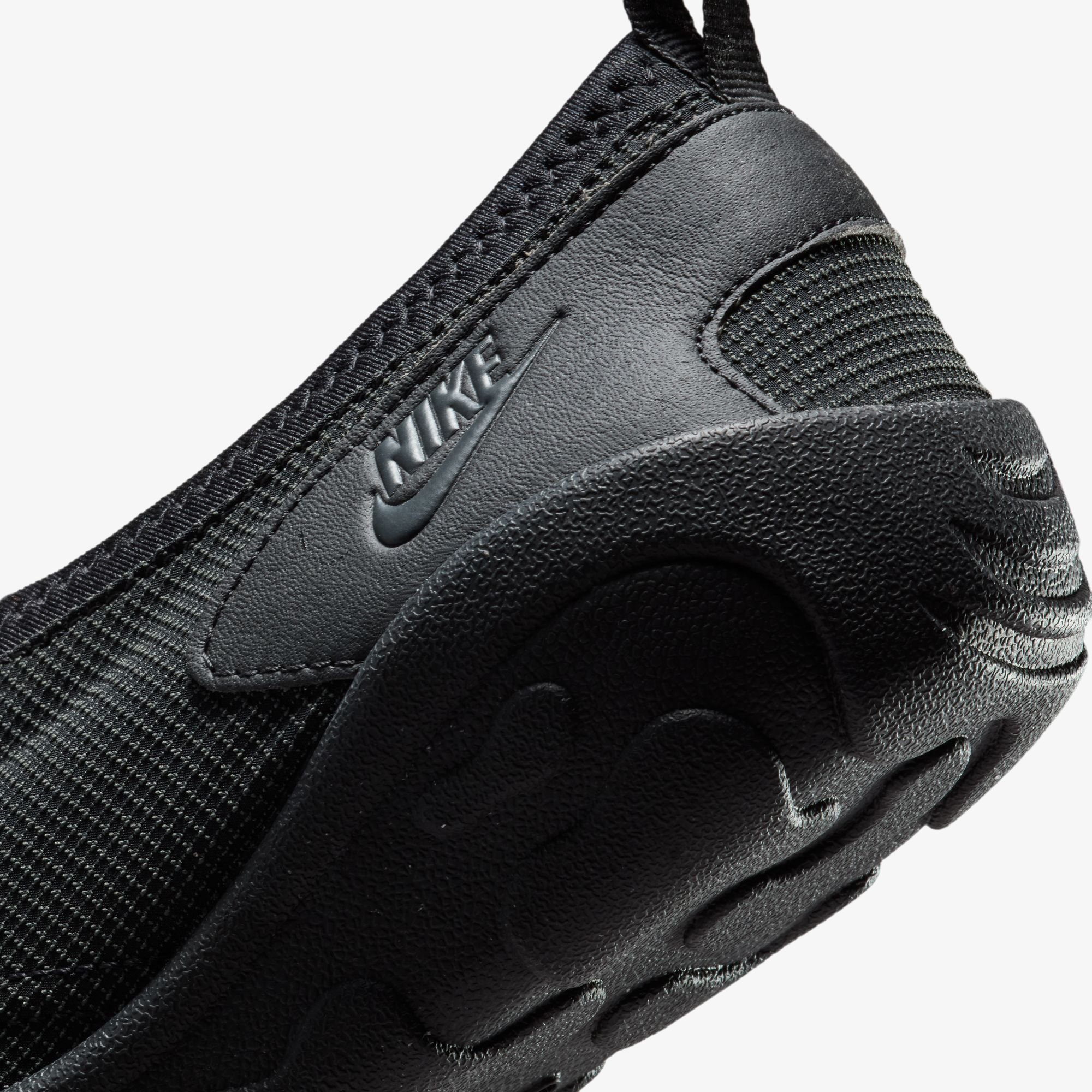 Aqua Turf 'Black Off Noir'