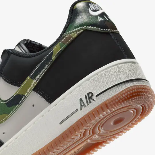 Air Force 1 Low '07 LV8 'Black Patent Camo Swoosh' - Görsel 9