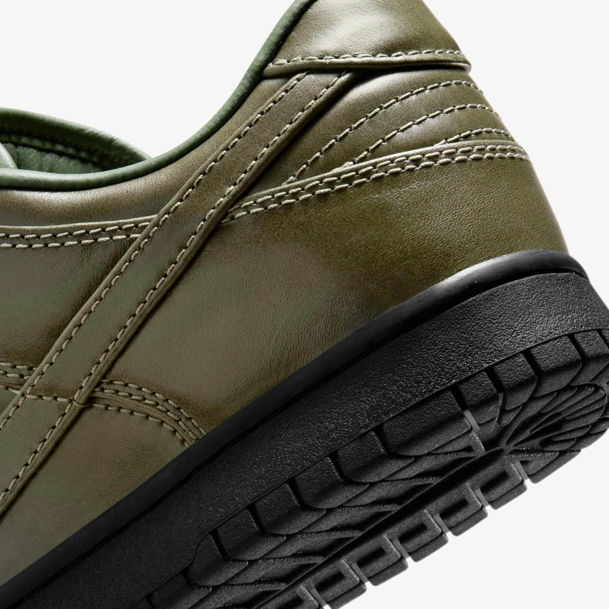 Dunk Low Retro Premium 'Army Olive'