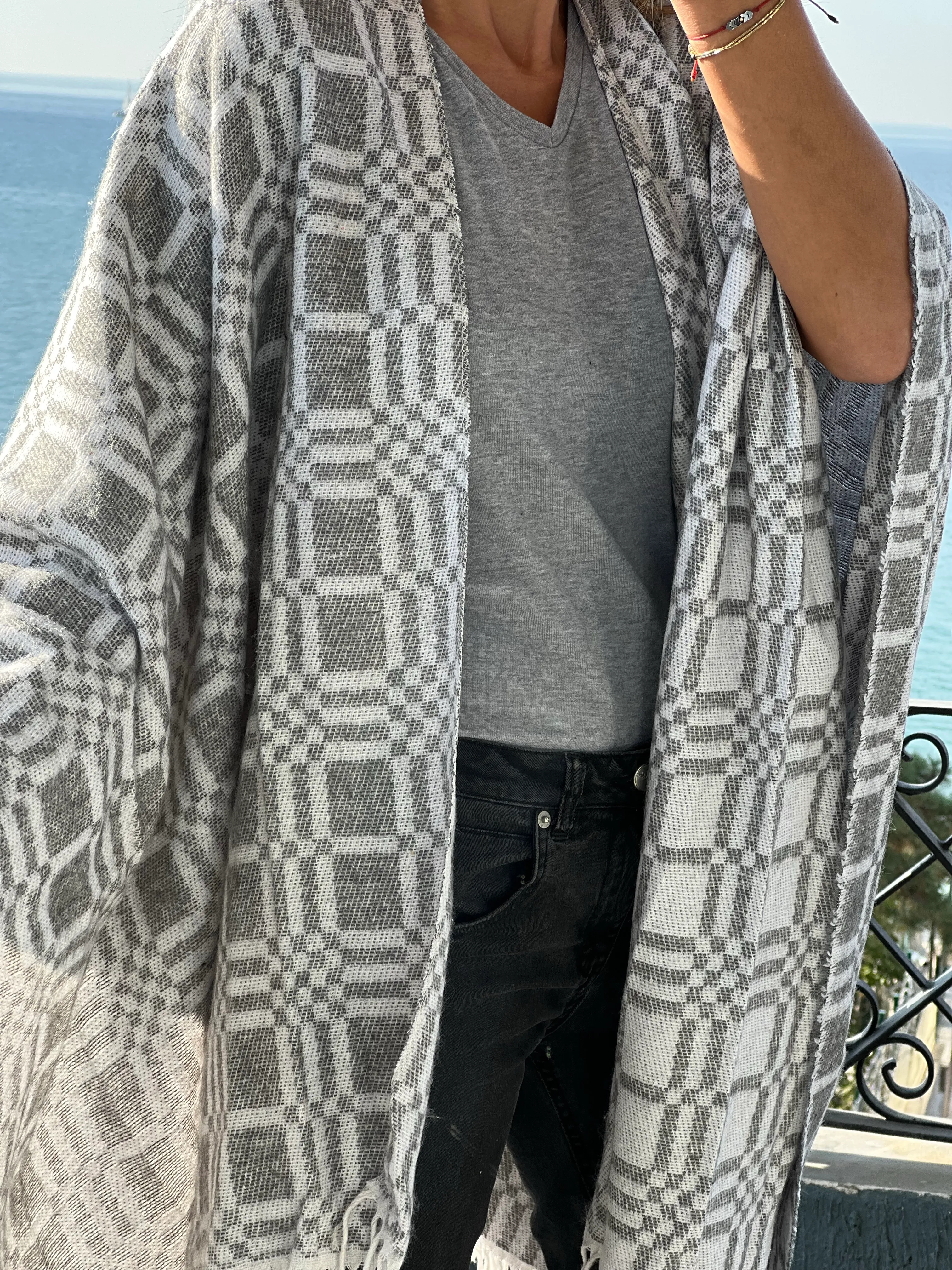 Whoknows Triko Desenli Çift Taraflı  Panço Şal 