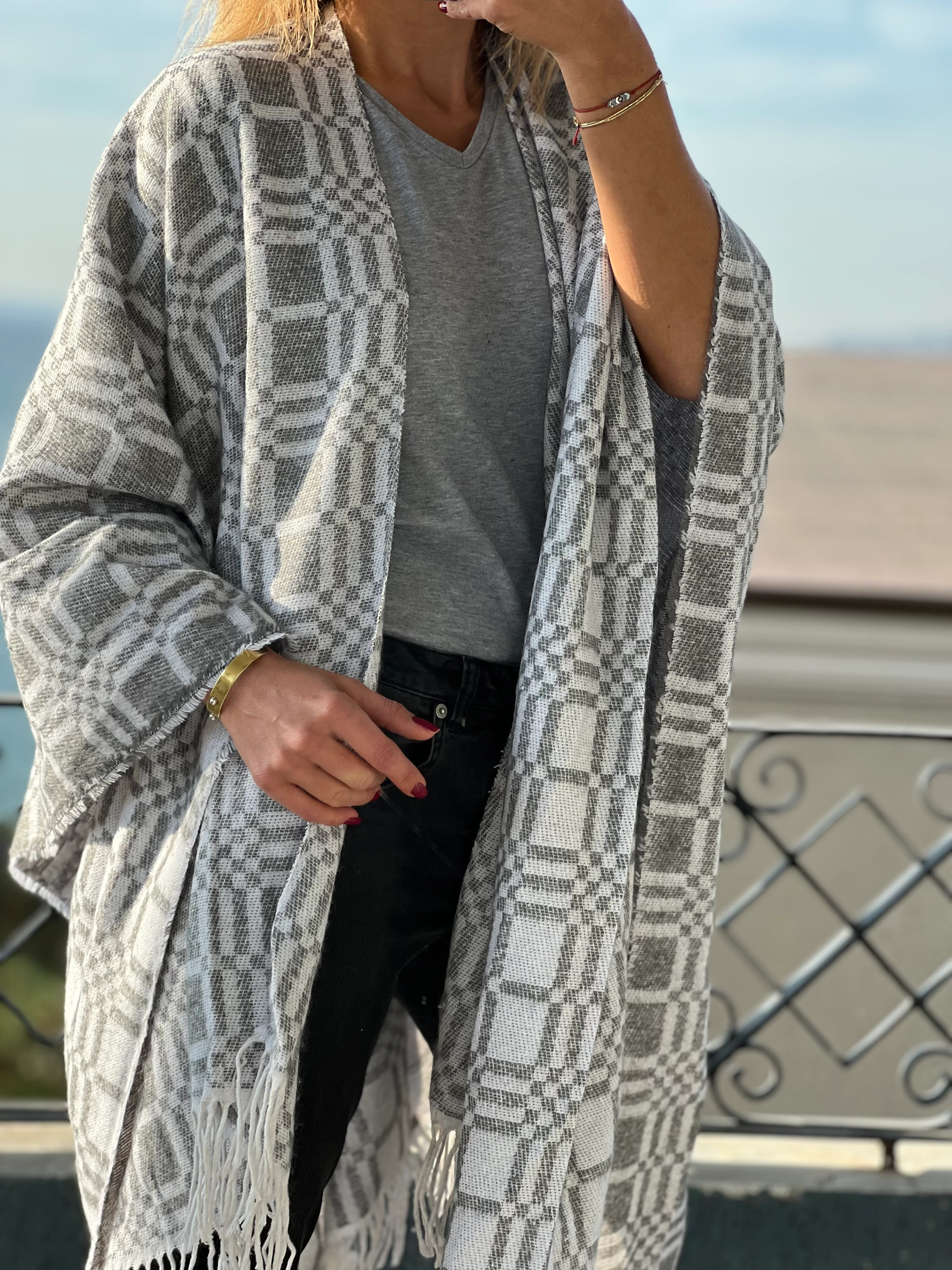 Whoknows Triko Desenli Çift Taraflı  Panço Şal 