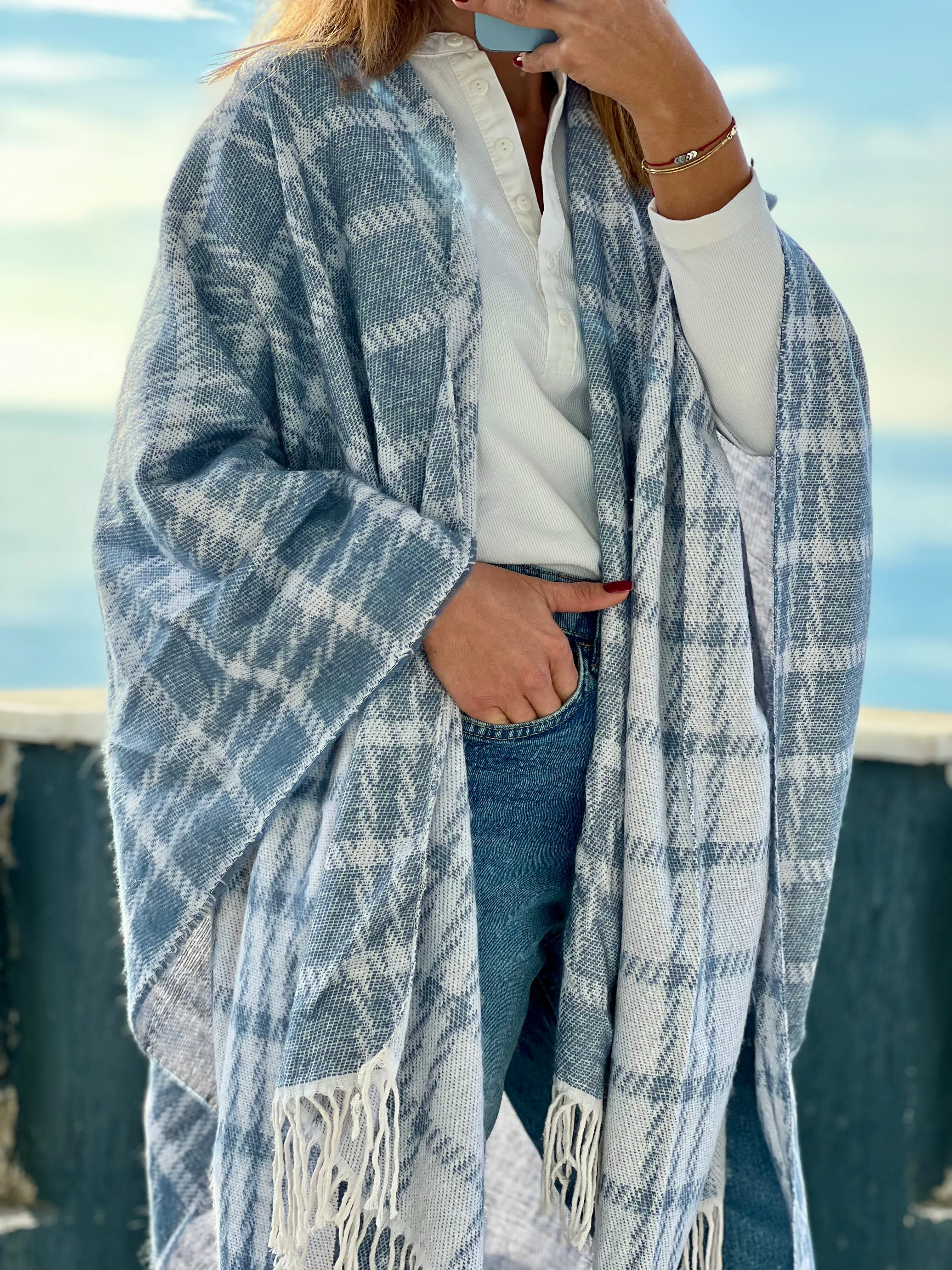 Desenli mavi çift taralı panço şal kadın giyim aksesuar