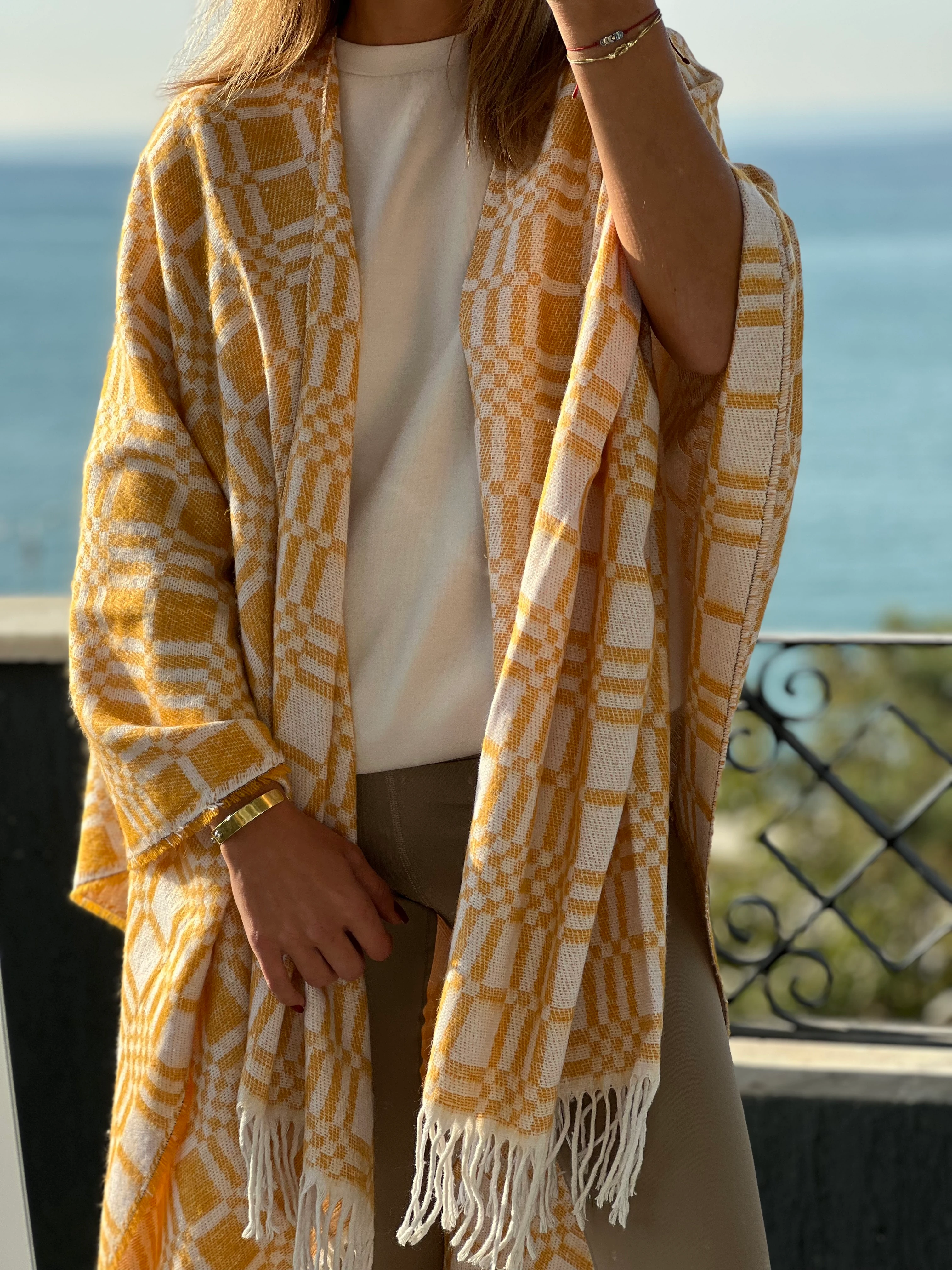 Whoknows Desenli Triko Çift Taraflı Panço Şal