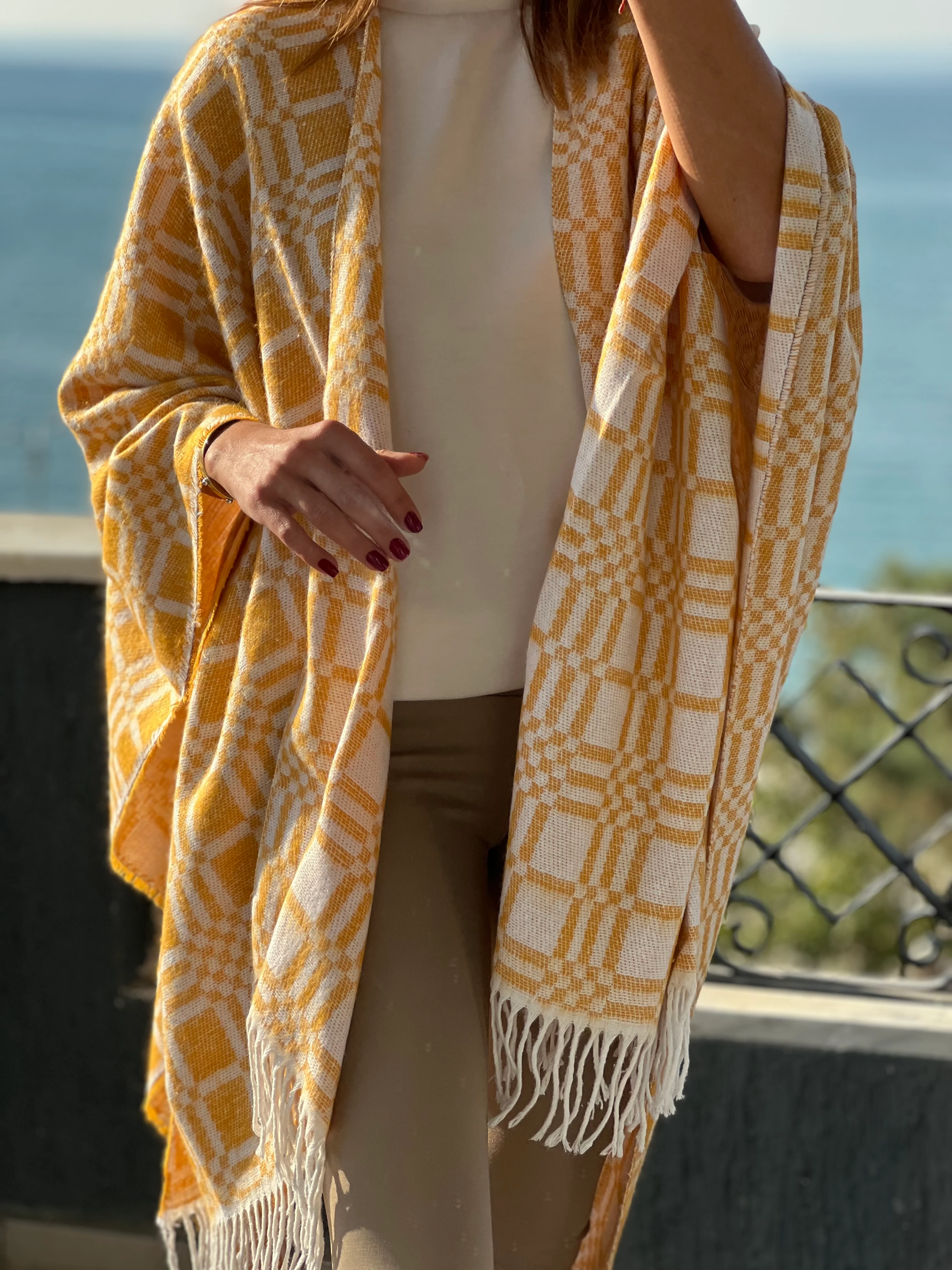 Whoknows Desenli Triko Çift Taraflı Panço Şal