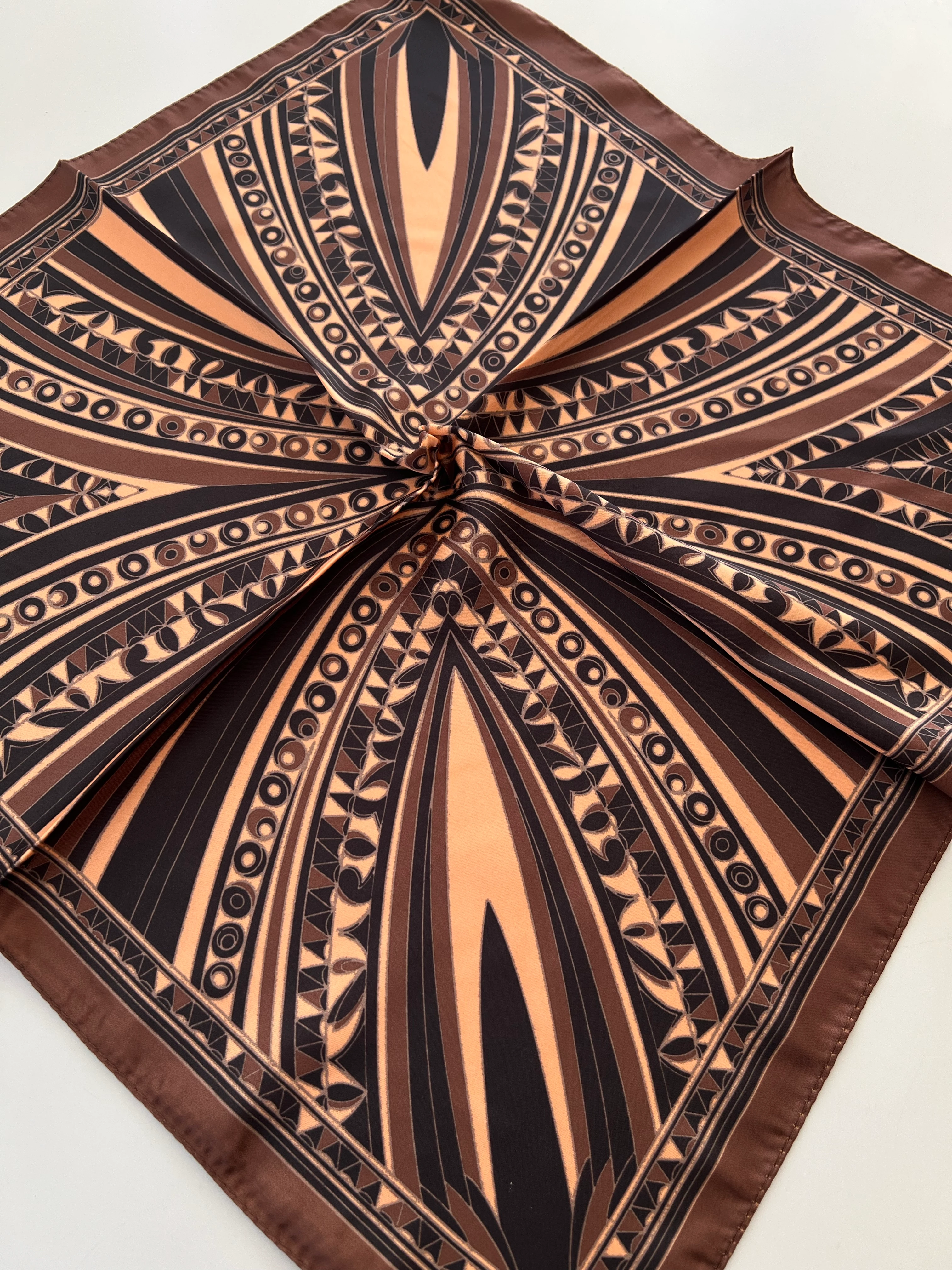 Desenli Koyu Kahve Bej Fular Bandana 50x50cm 