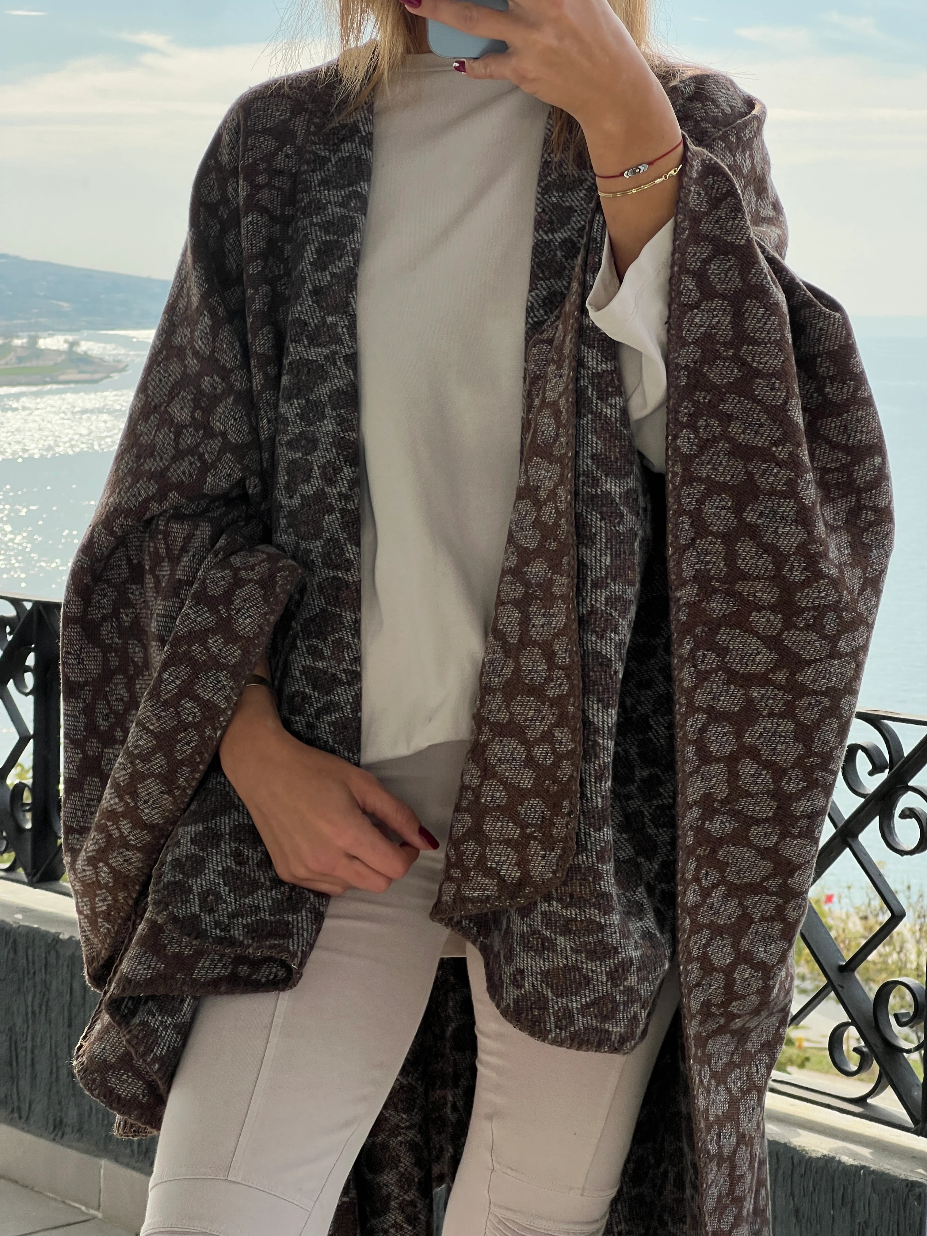 Çift Taraflı leopar desen akrilik panço şal