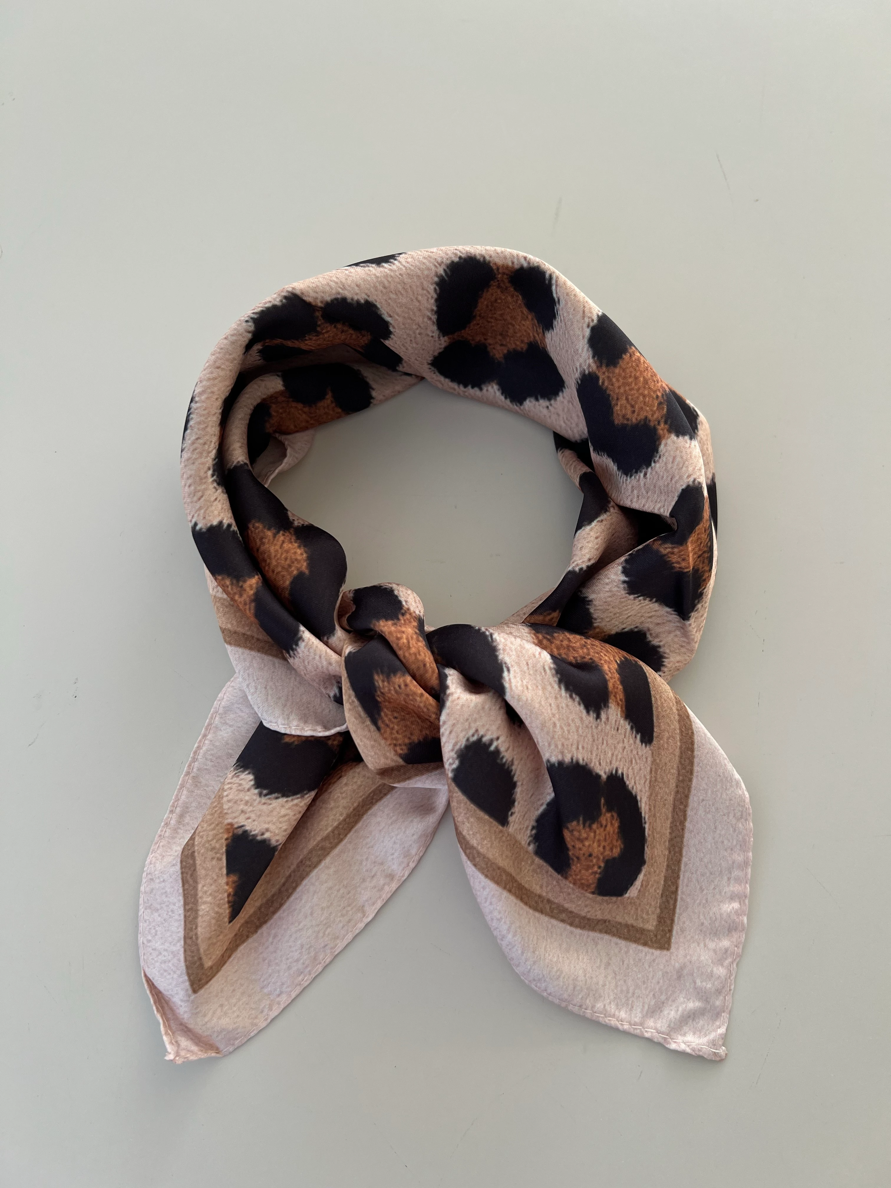Leopar Desen Kahve Bej Fular Bandana 50x50cm