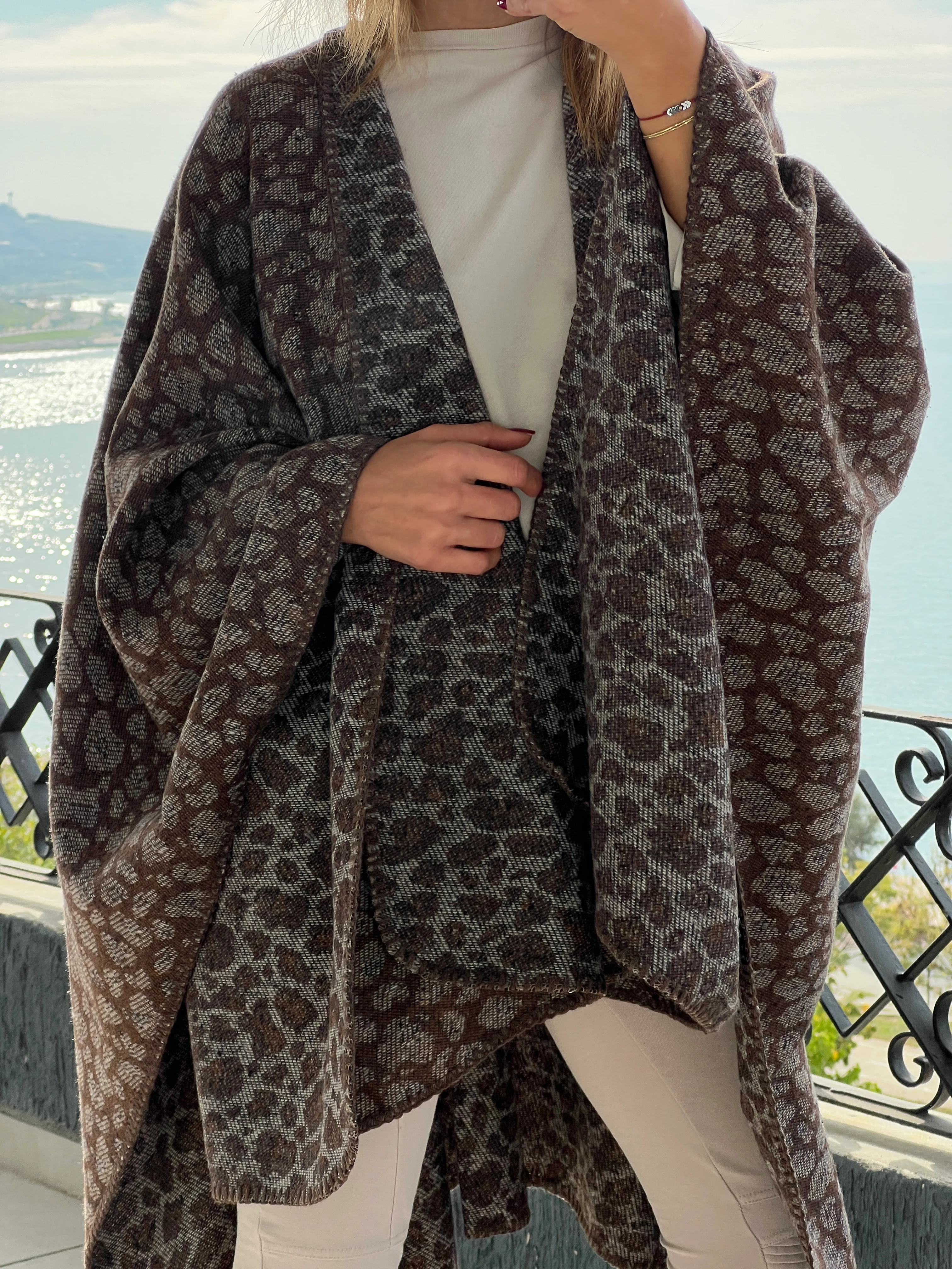 Çift Taraflı leopar desen akrilik panço şal