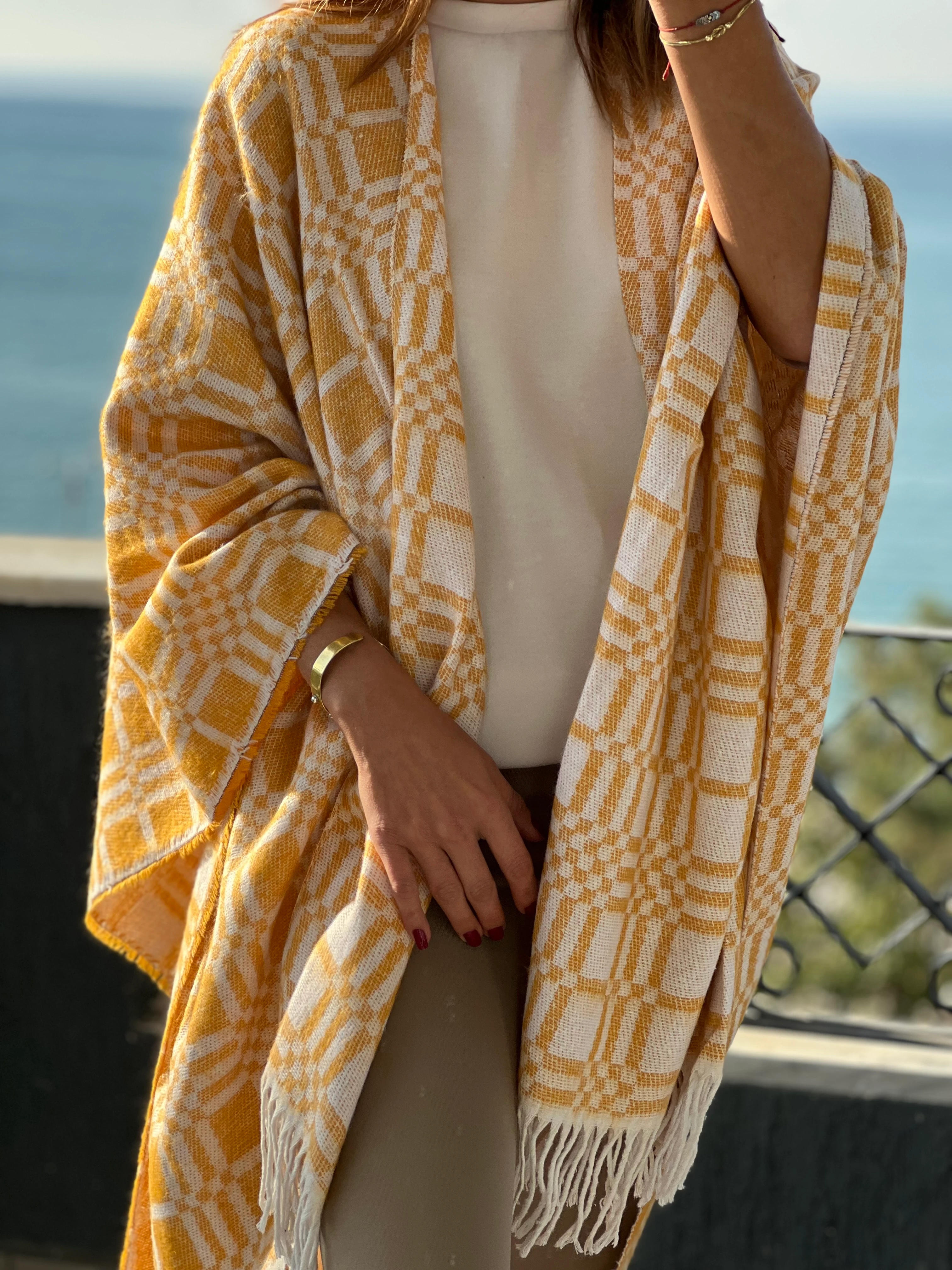 Whoknows Desenli Triko Çift Taraflı Panço Şal