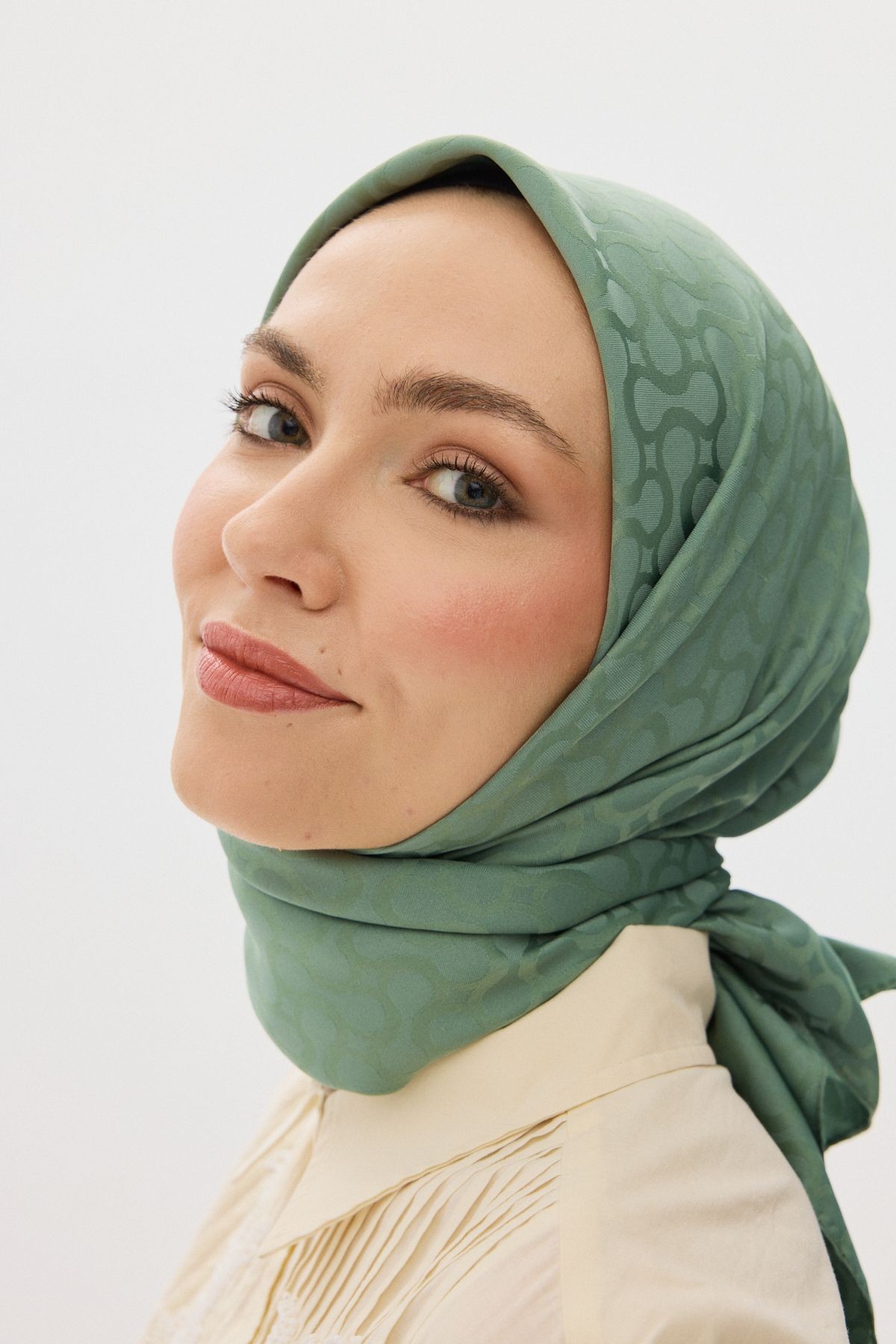 Bloom Desen Parlak Jakar Eşarp