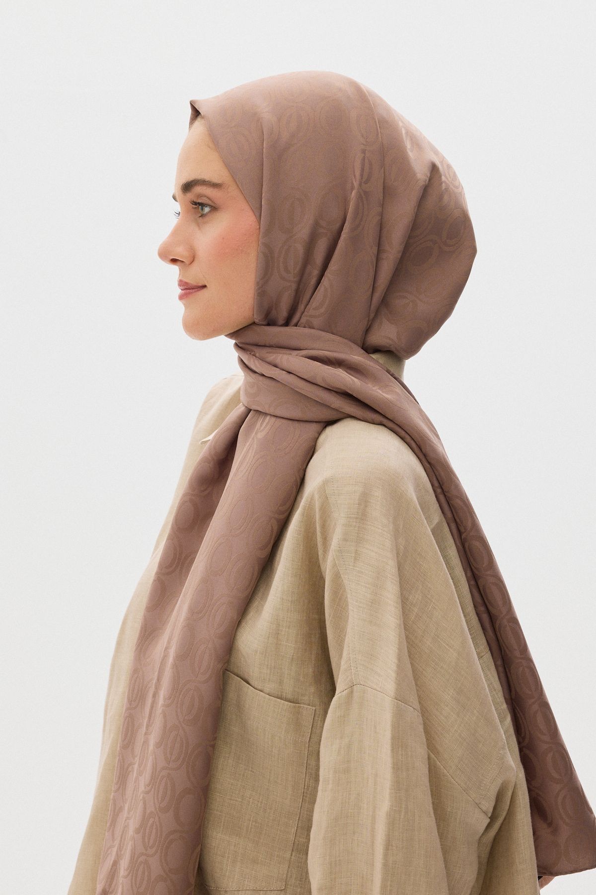 Becca Desen Parlak Jakar Şal