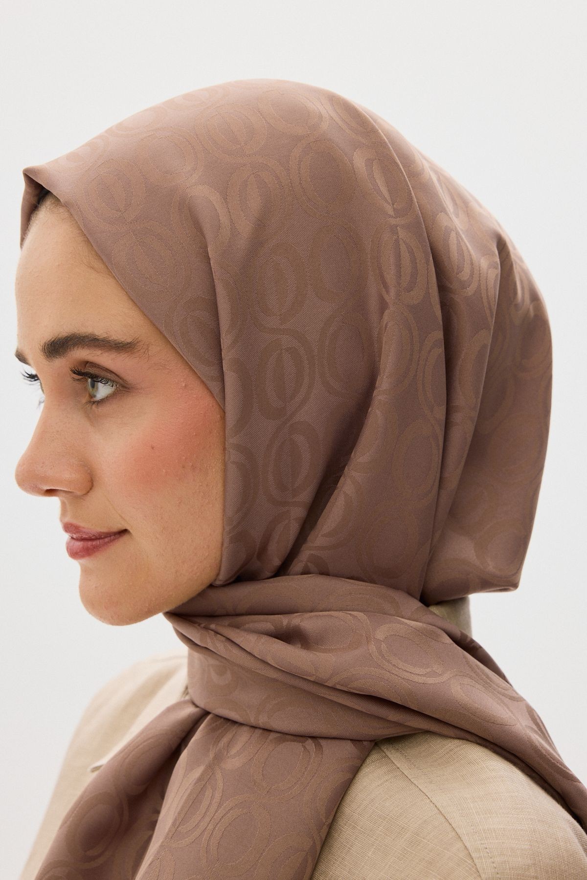 Becca Desen Parlak Jakar Şal