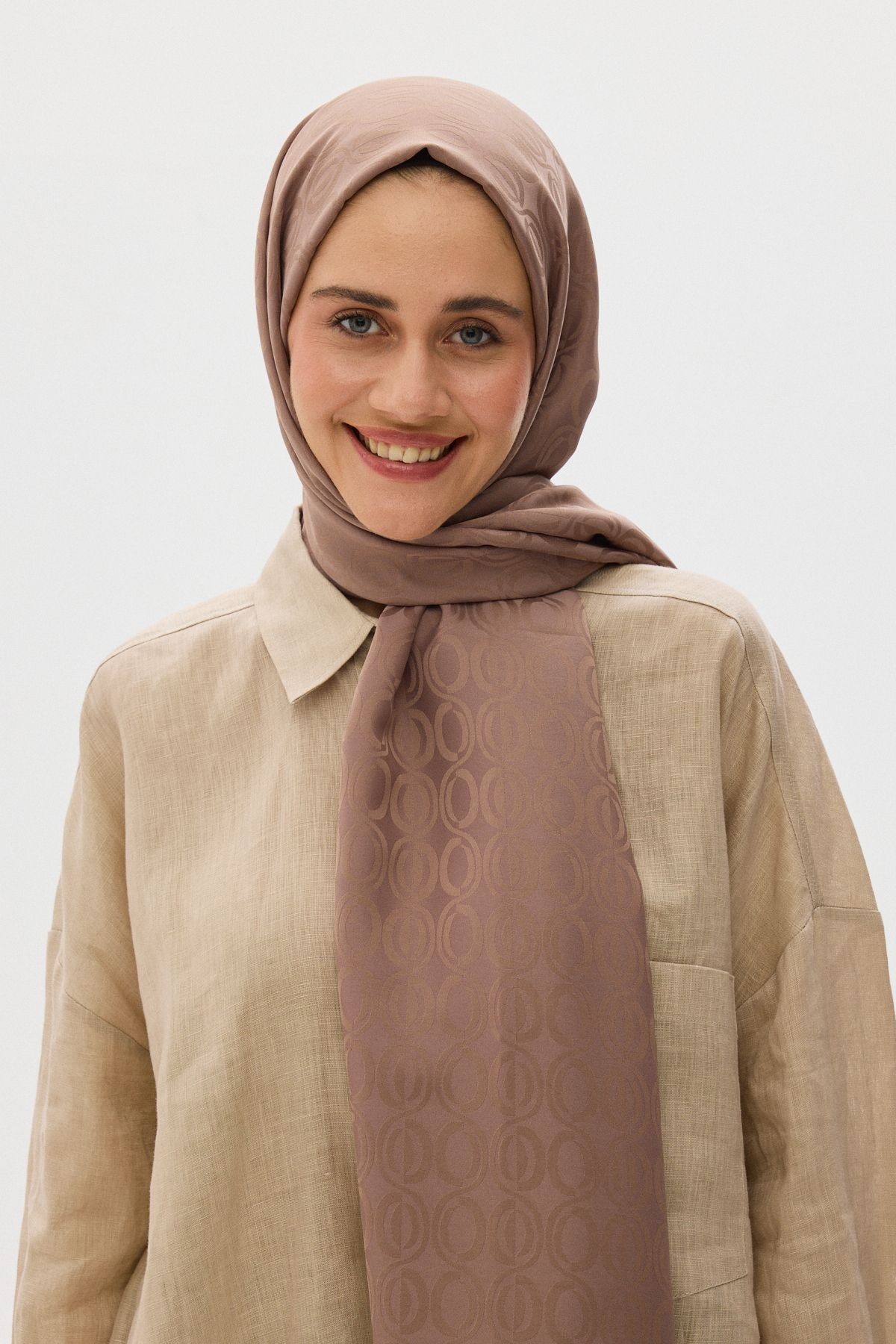 Becca Desen Parlak Jakar Şal
