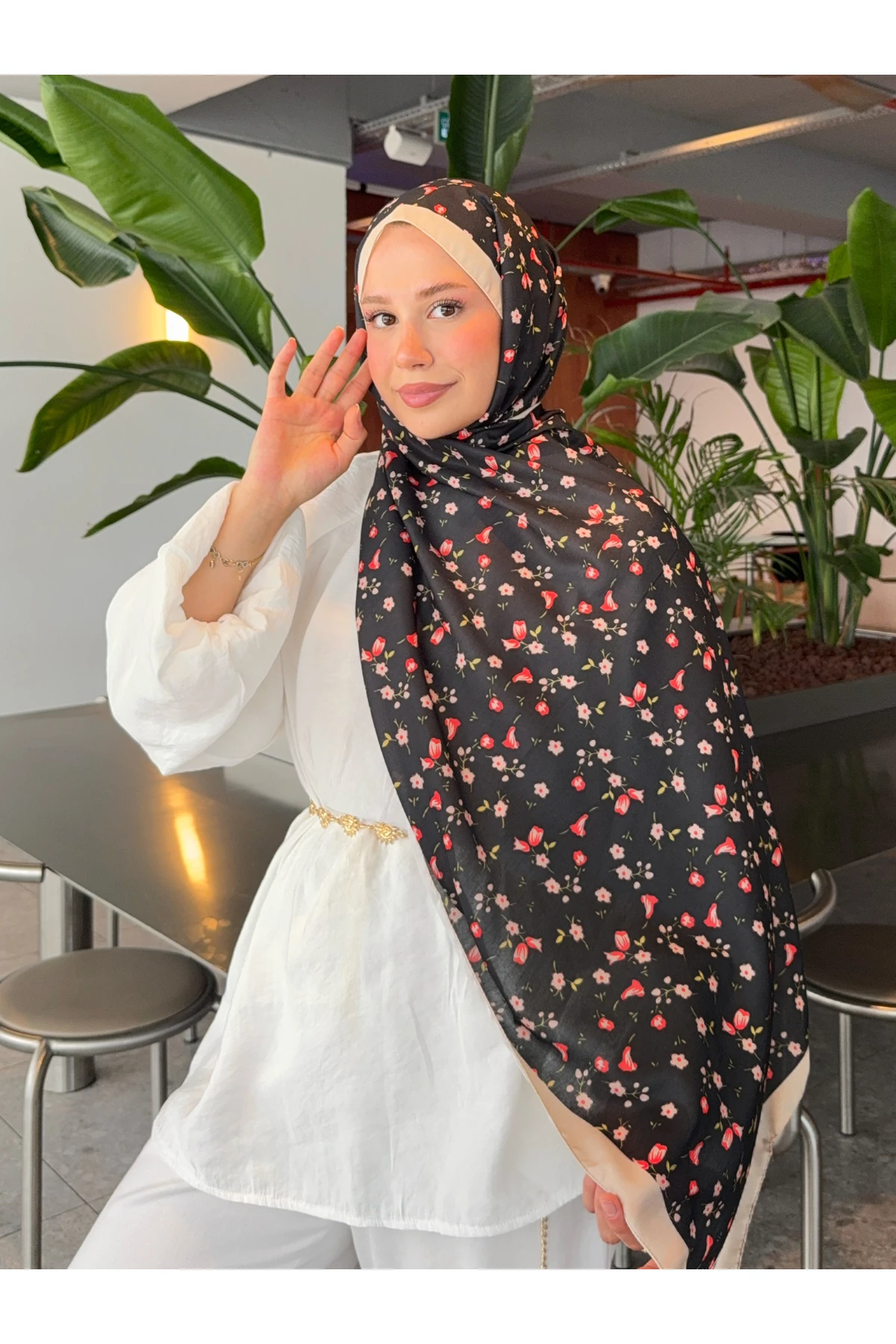 siyah kırmızı çiçek