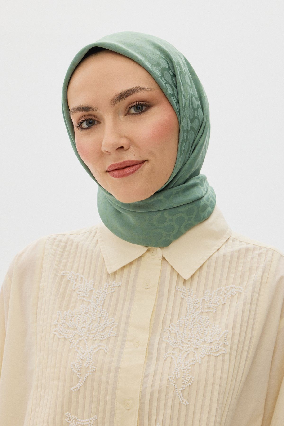 Bloom Desen Parlak Jakar Eşarp