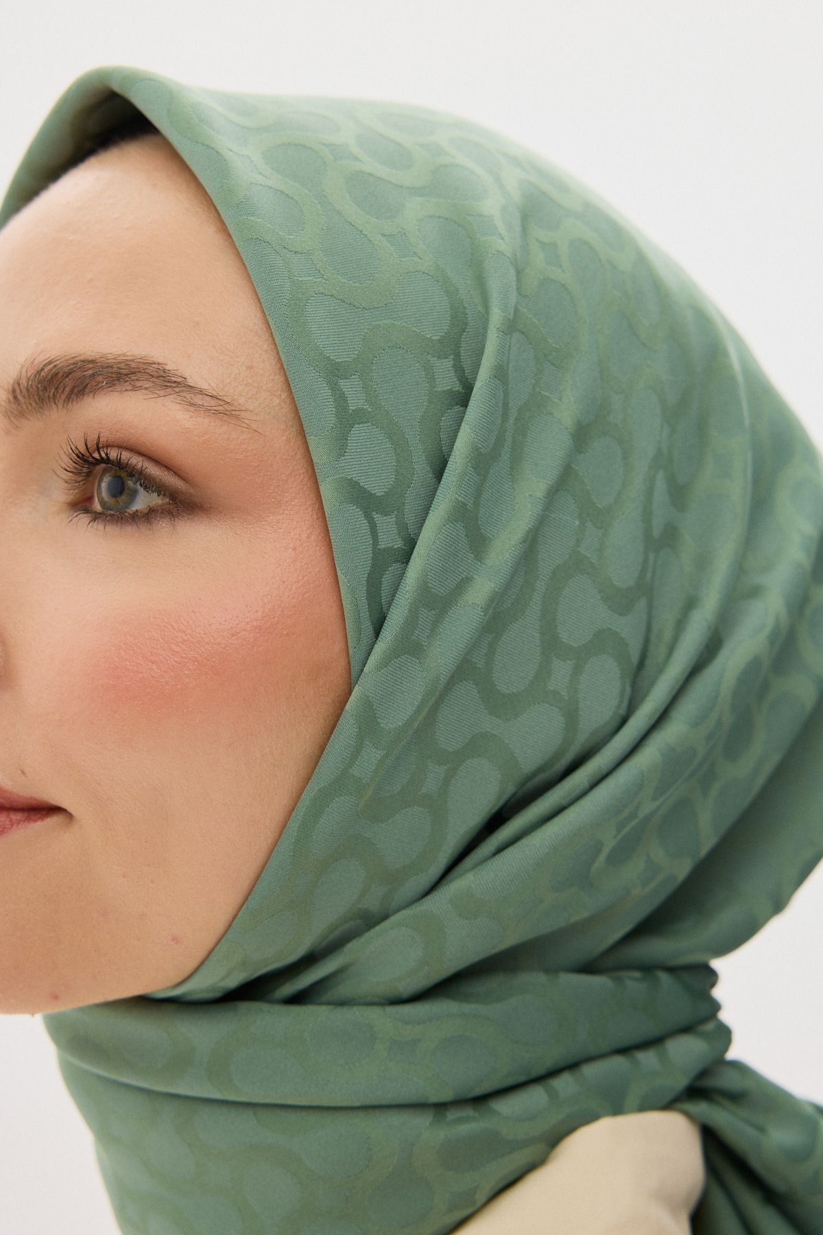 Bloom Desen Parlak Jakar Eşarp