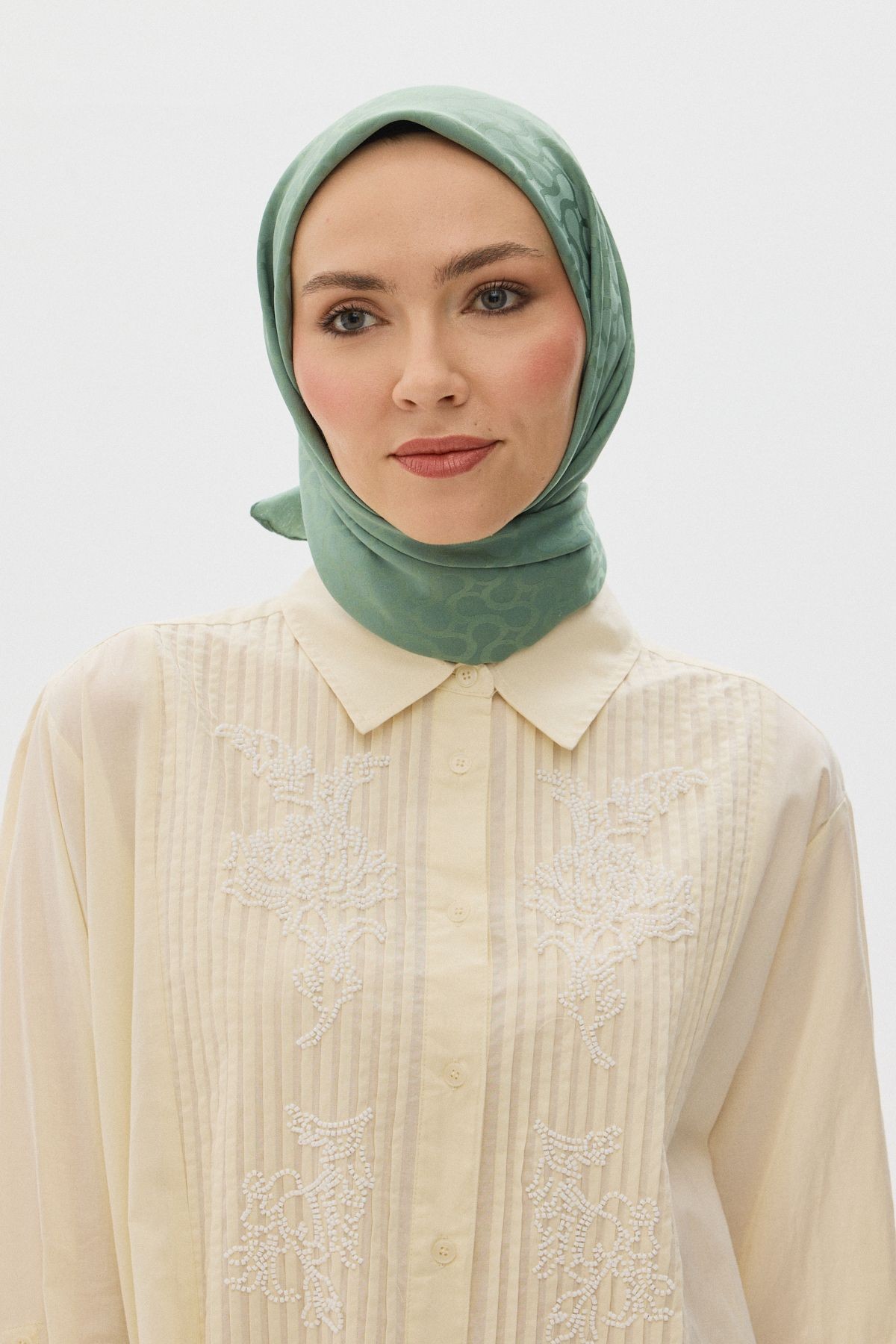 Bloom Desen Parlak Jakar Eşarp
