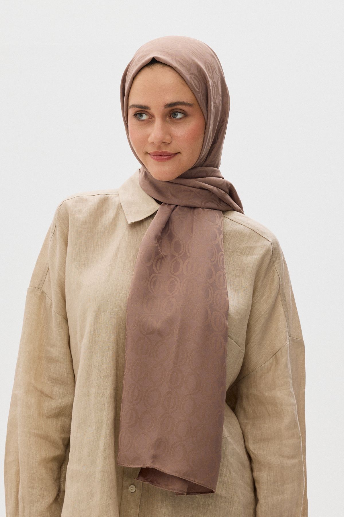 Becca Desen Parlak Jakar Şal