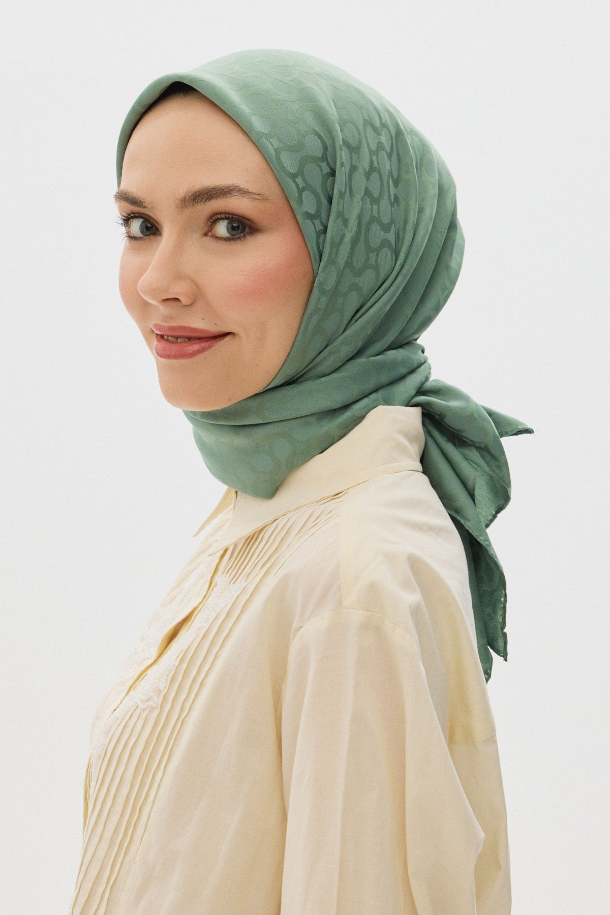 Bloom Desen Parlak Jakar Eşarp