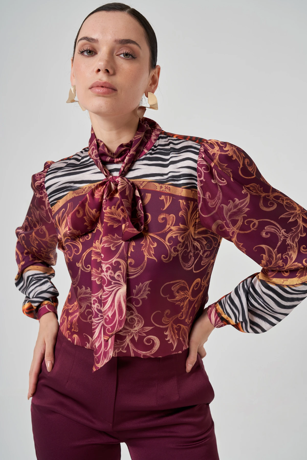 Desenli Fularlı Bluz 3204