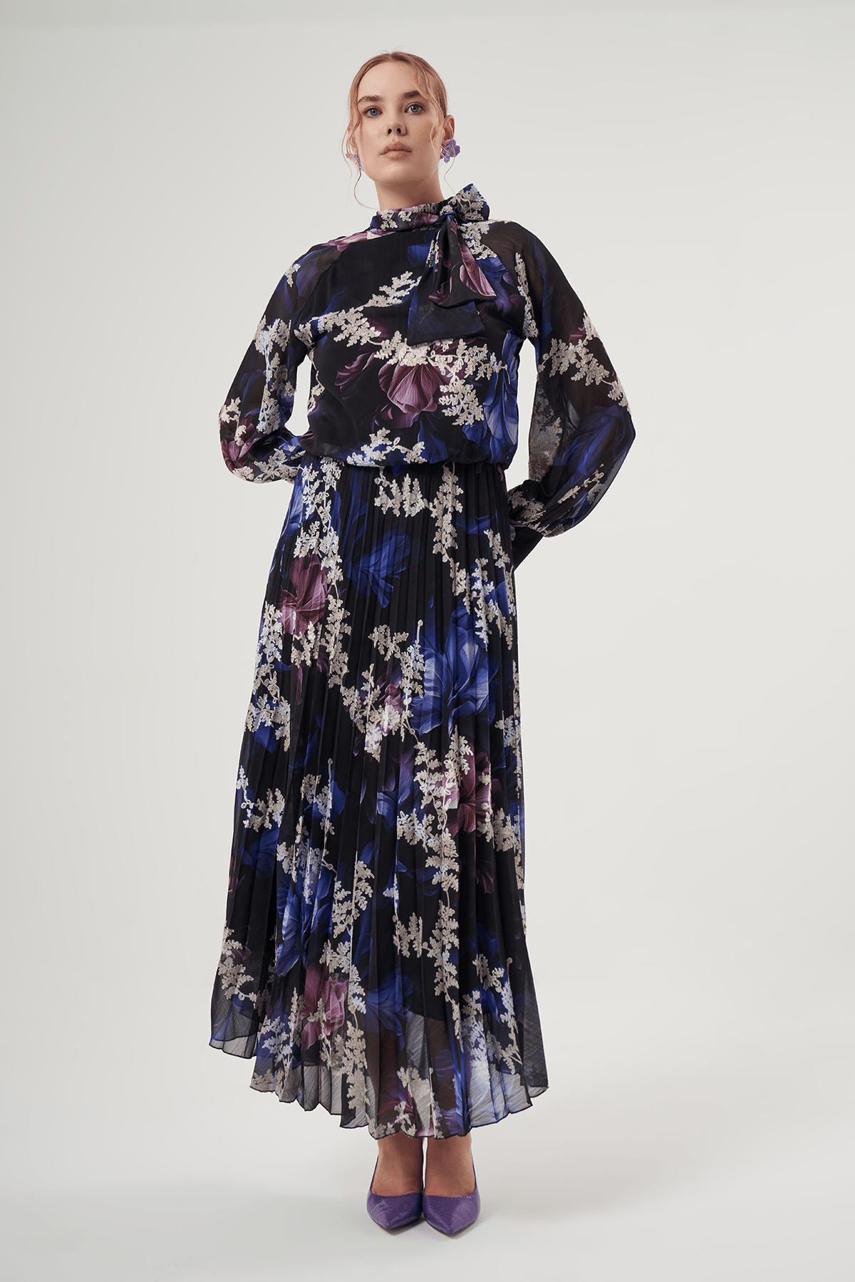 Çiçek Desenli Fularlı Elbise 2025