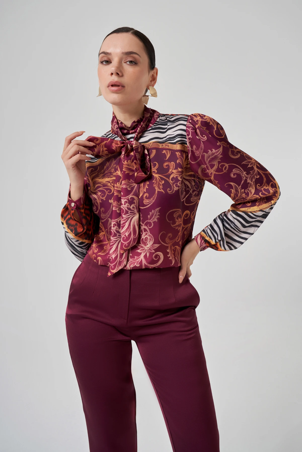 Desenli Fularlı Bluz 3204