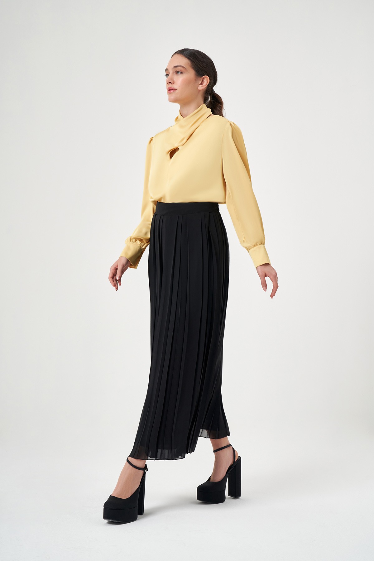 Yaka Detaylı Saten Bluz 3726