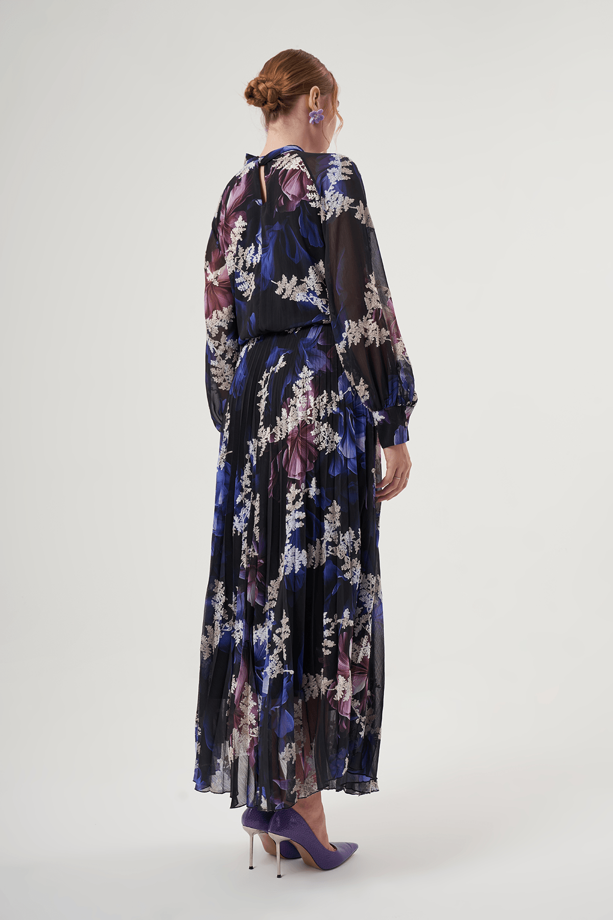 Çiçek Desenli Fularlı Elbise 2025