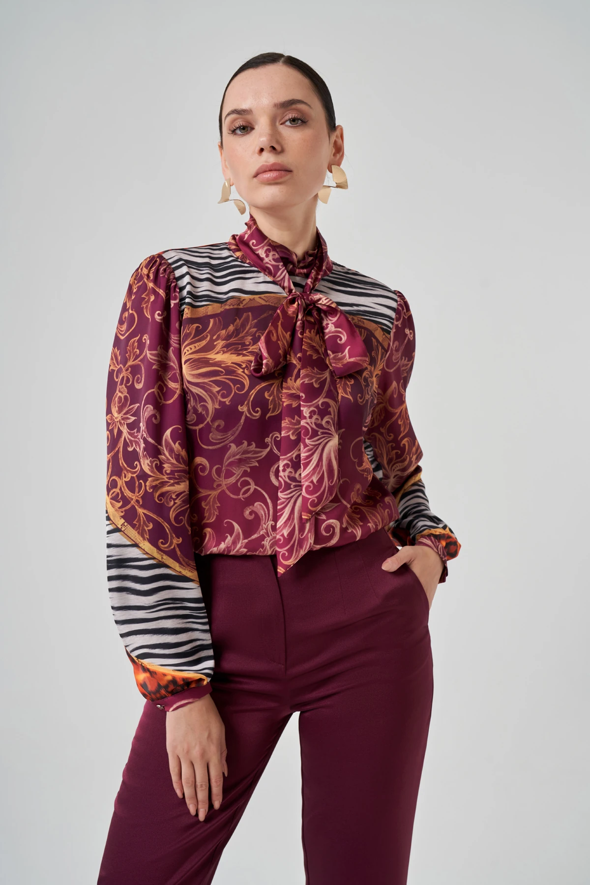 Desenli Fularlı Bluz 3204 - BORDO