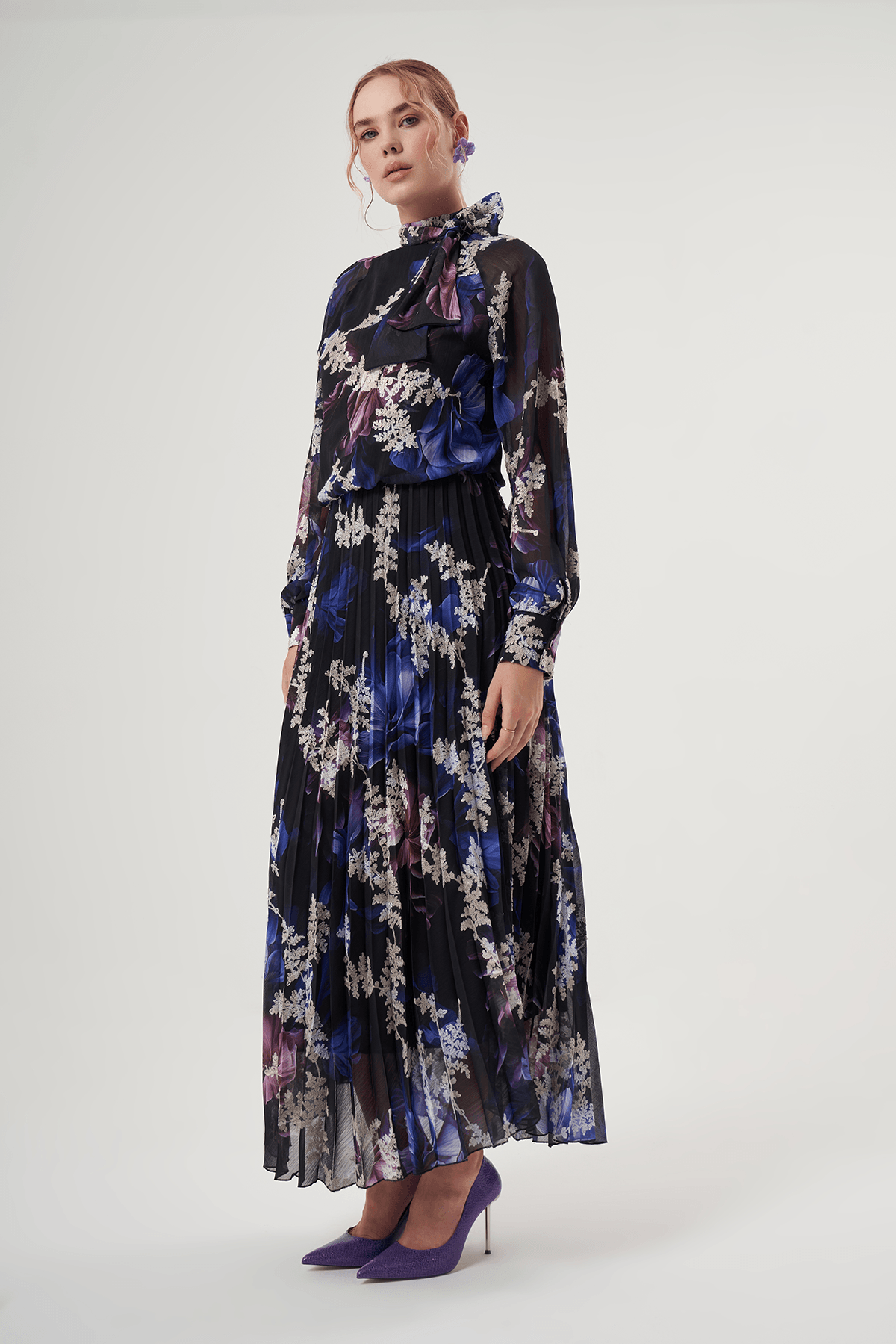 Çiçek Desenli Fularlı Elbise 2025