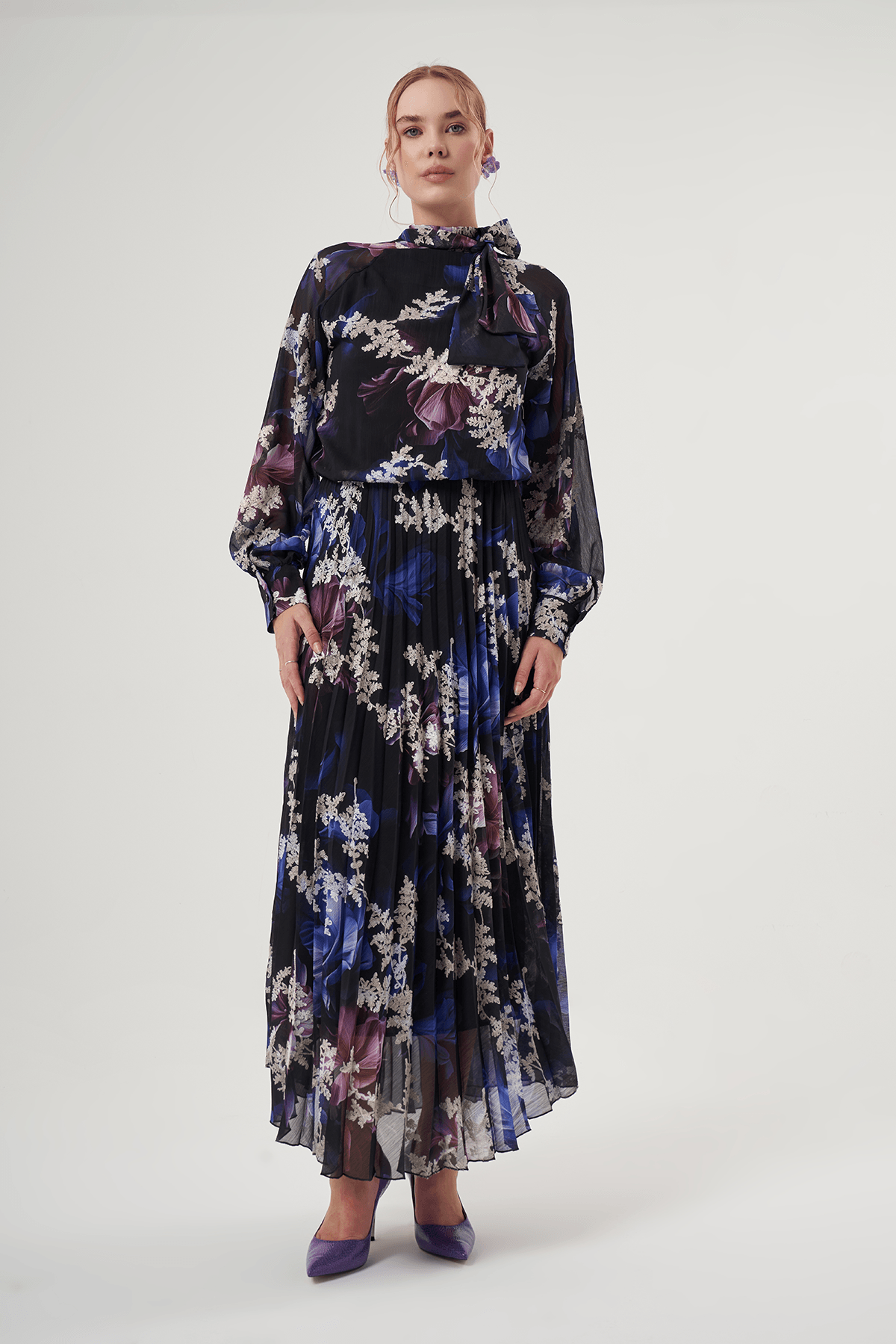 Çiçek Desenli Fularlı Elbise 2025