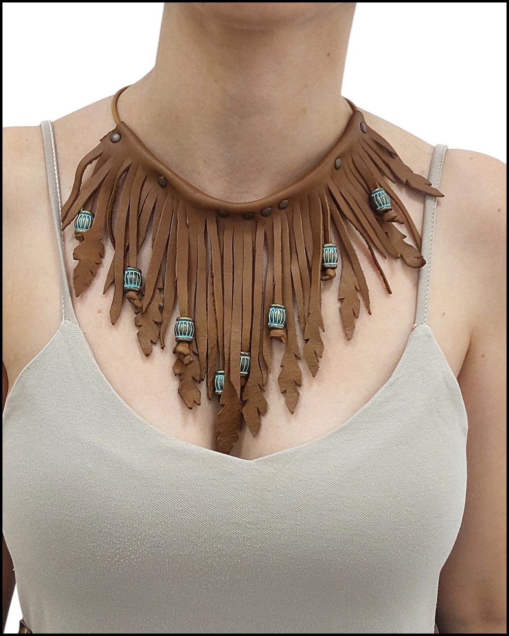 Püsküllü Taba Kolye 