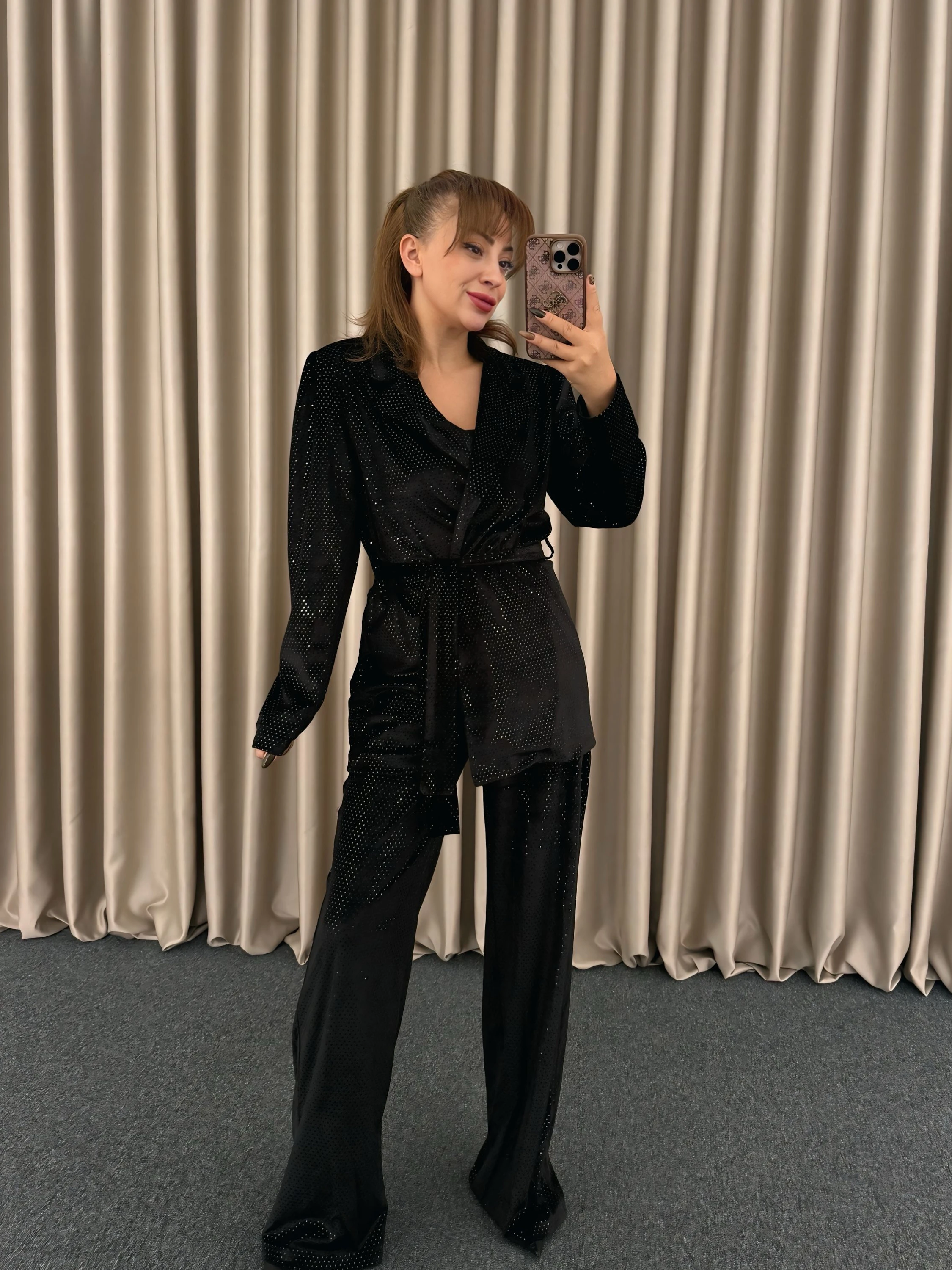 Işıltılı Siyah Takım Elbise