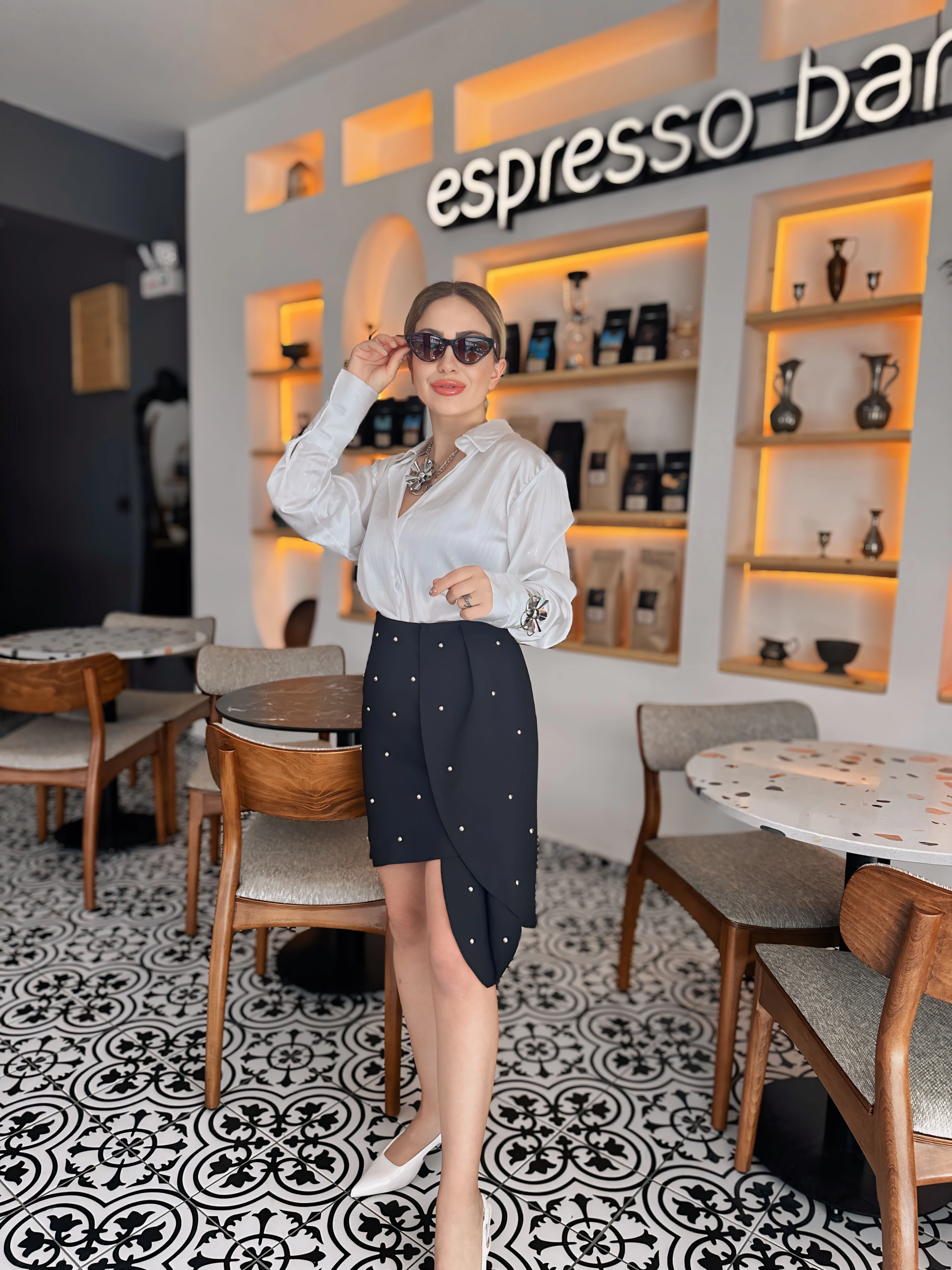 Siyah Zımbalı Asimetrik Etek 