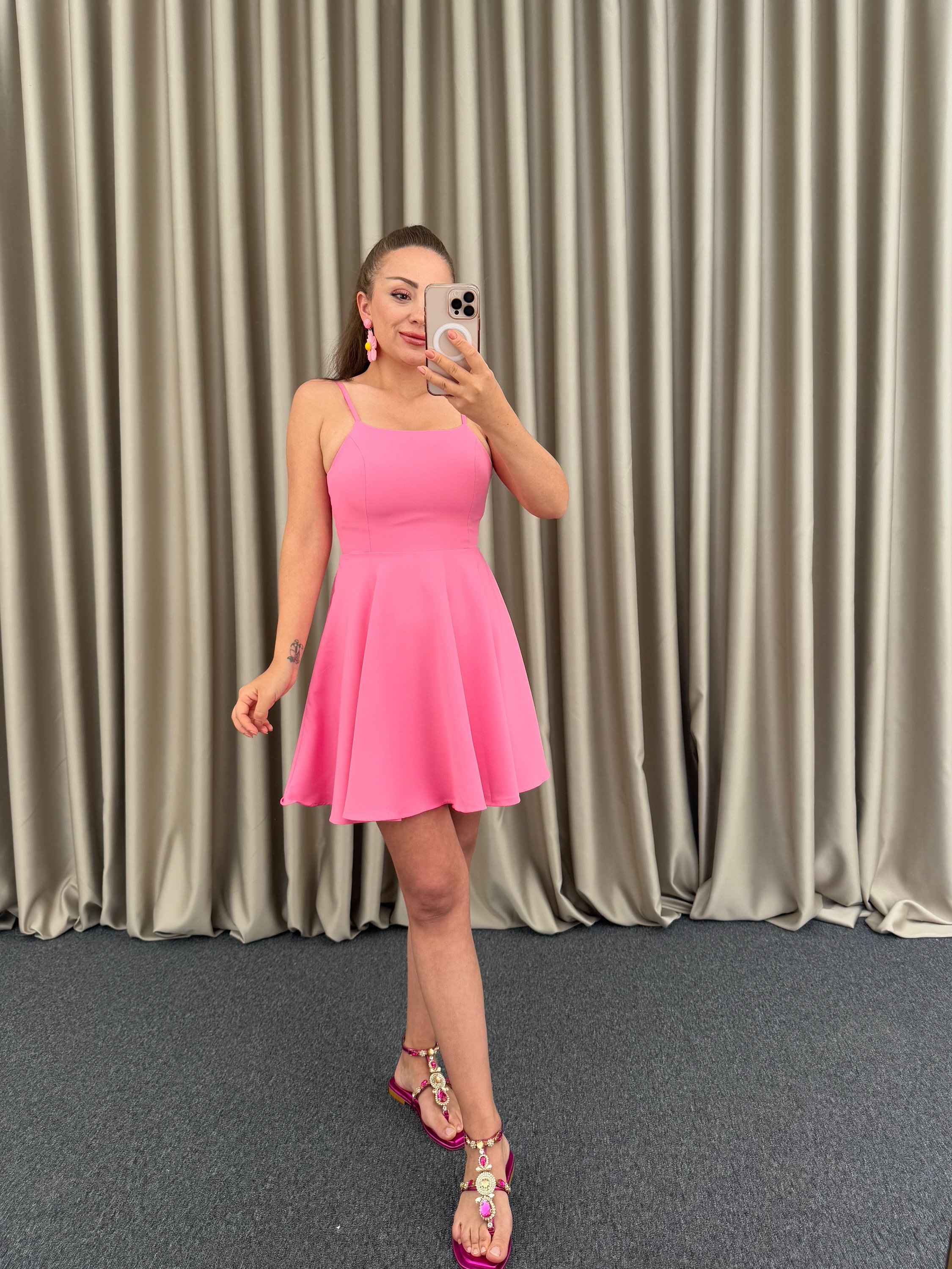 Pembe Sırtı İpli Elbise