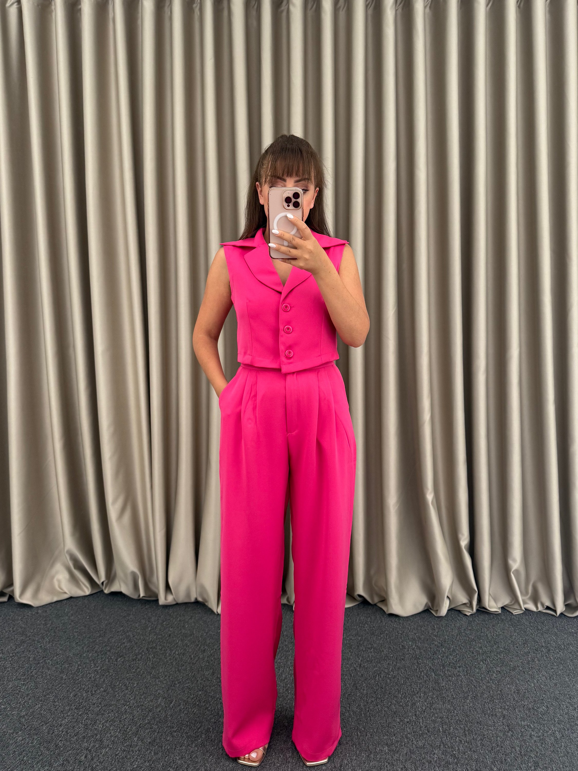 Pembe Yelekli Takım