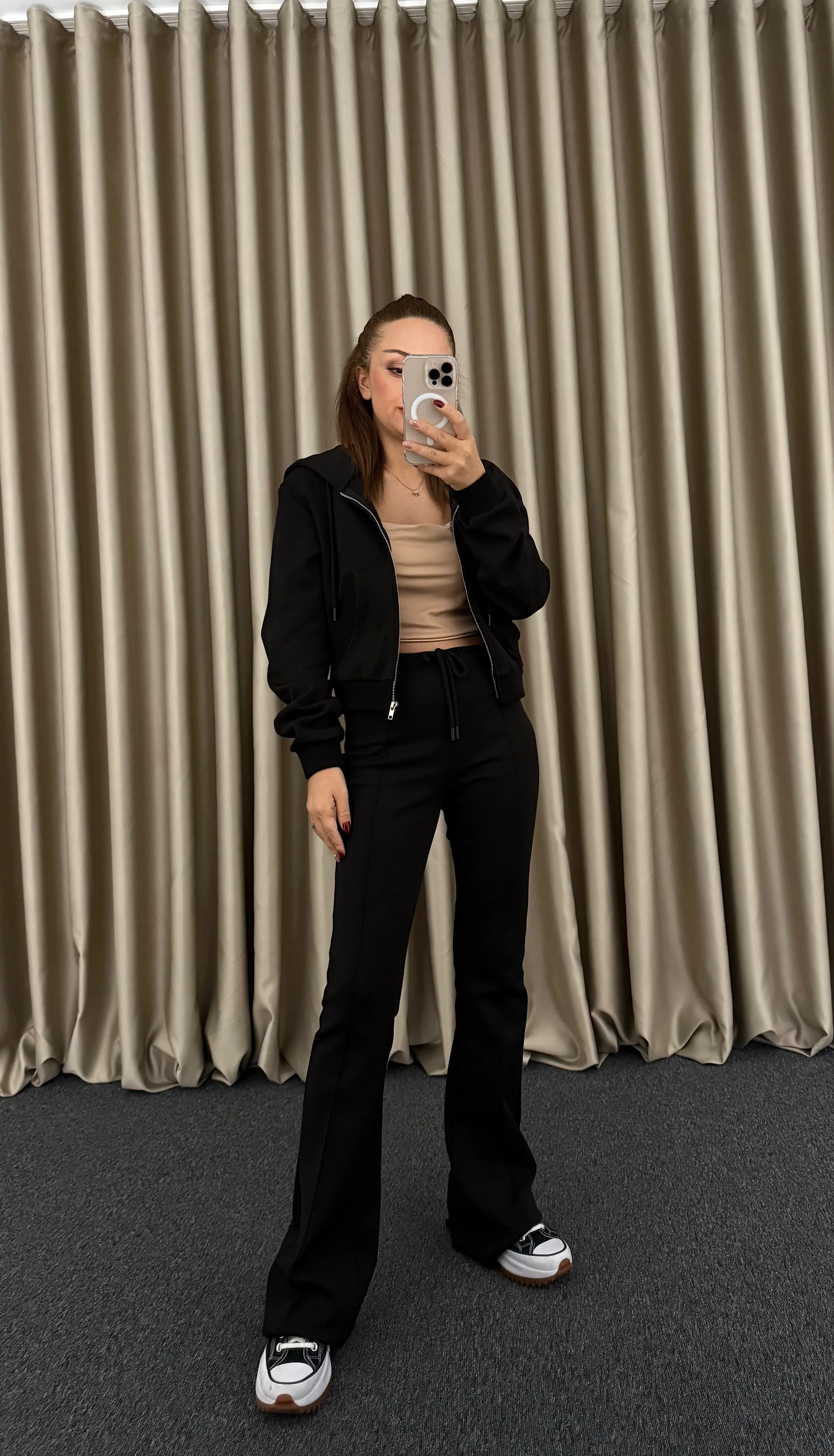 Siyah Kapşonlu Eşofman Takımı