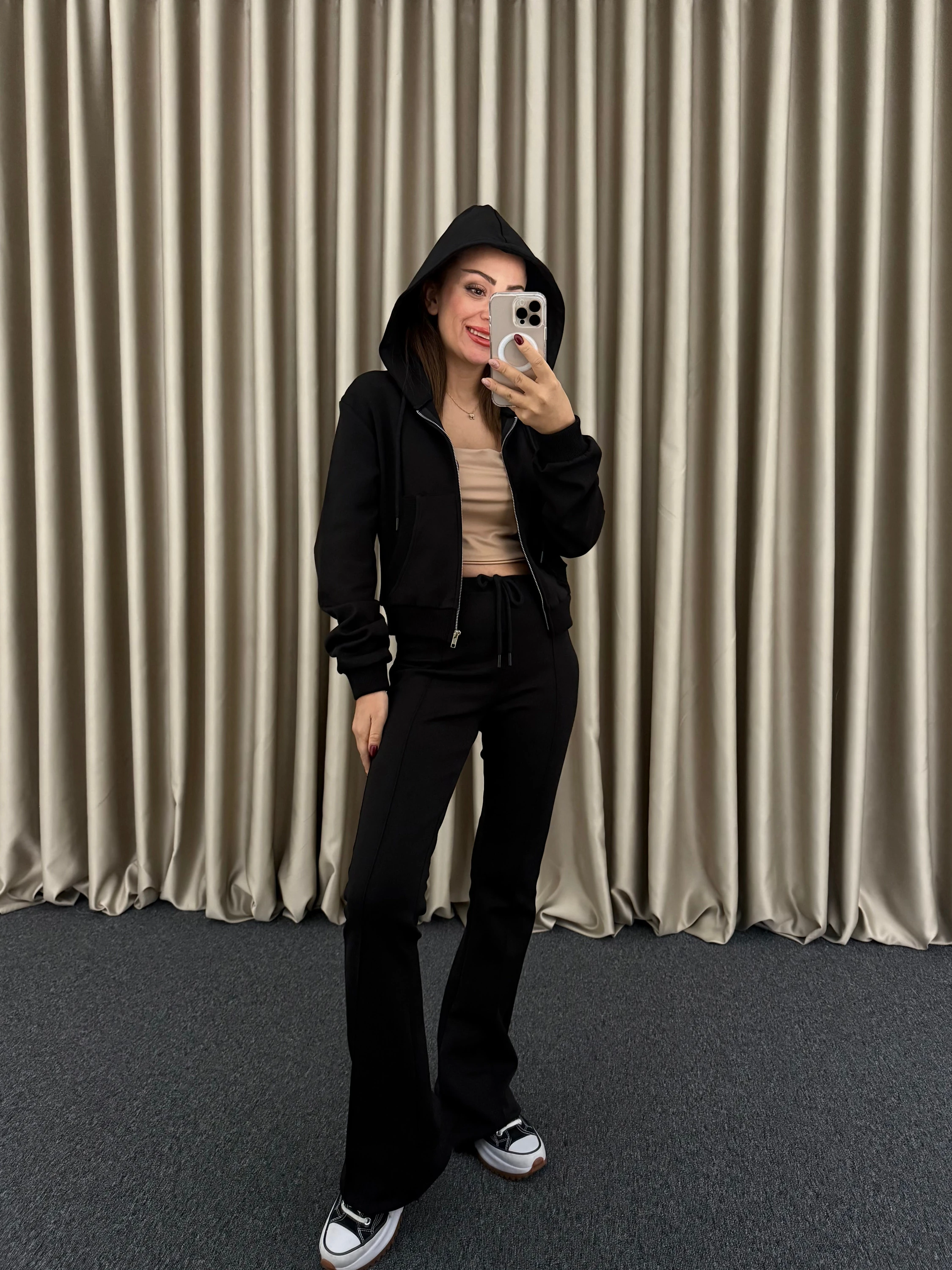 Siyah Kapşonlu Eşofman Takımı